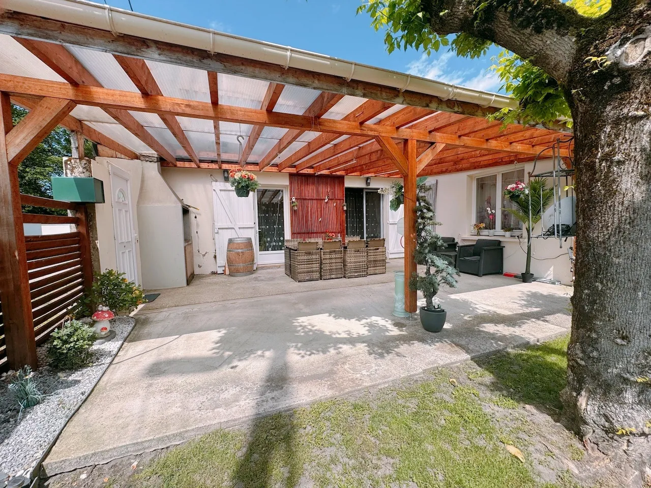 Maison 4 pièces de 124 m² avec terrasse couverte et jardin à Fargues 