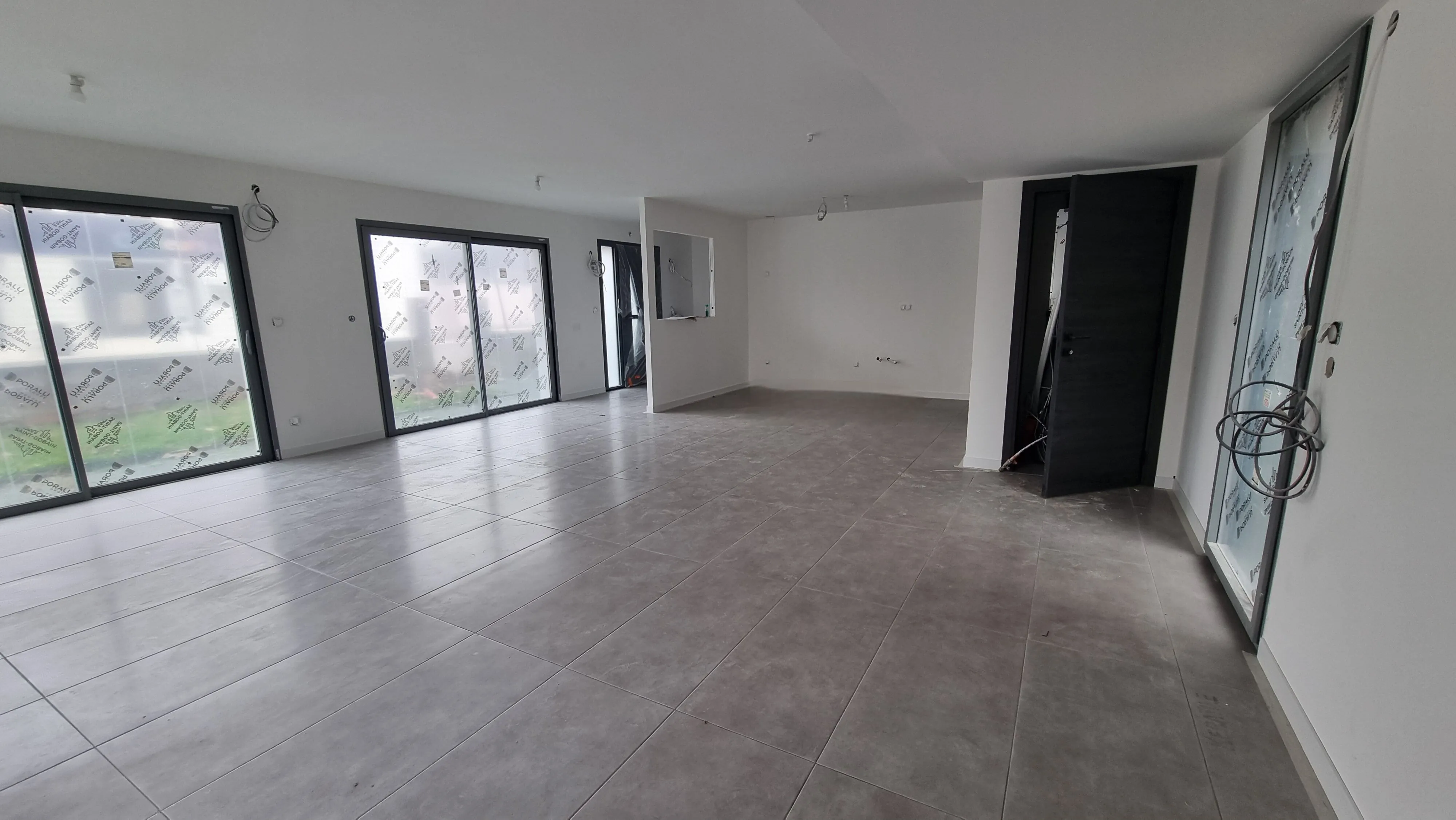 Belle maison de 174 m² à Roanne - Potentiel résidentiel après transformation 