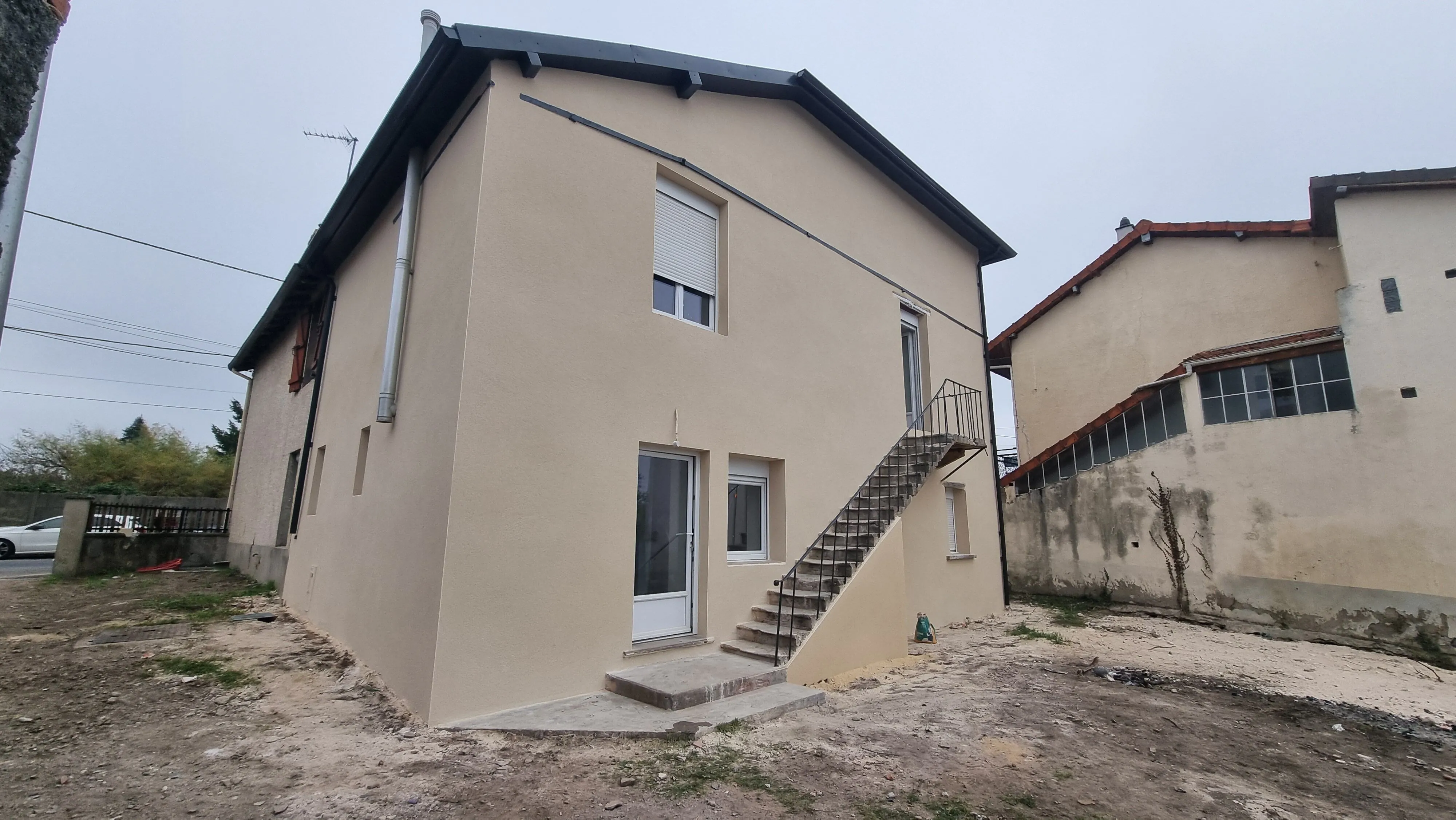 Charmante maison à vendre à Vougy – 159 m² avec extérieur, secteur calme 