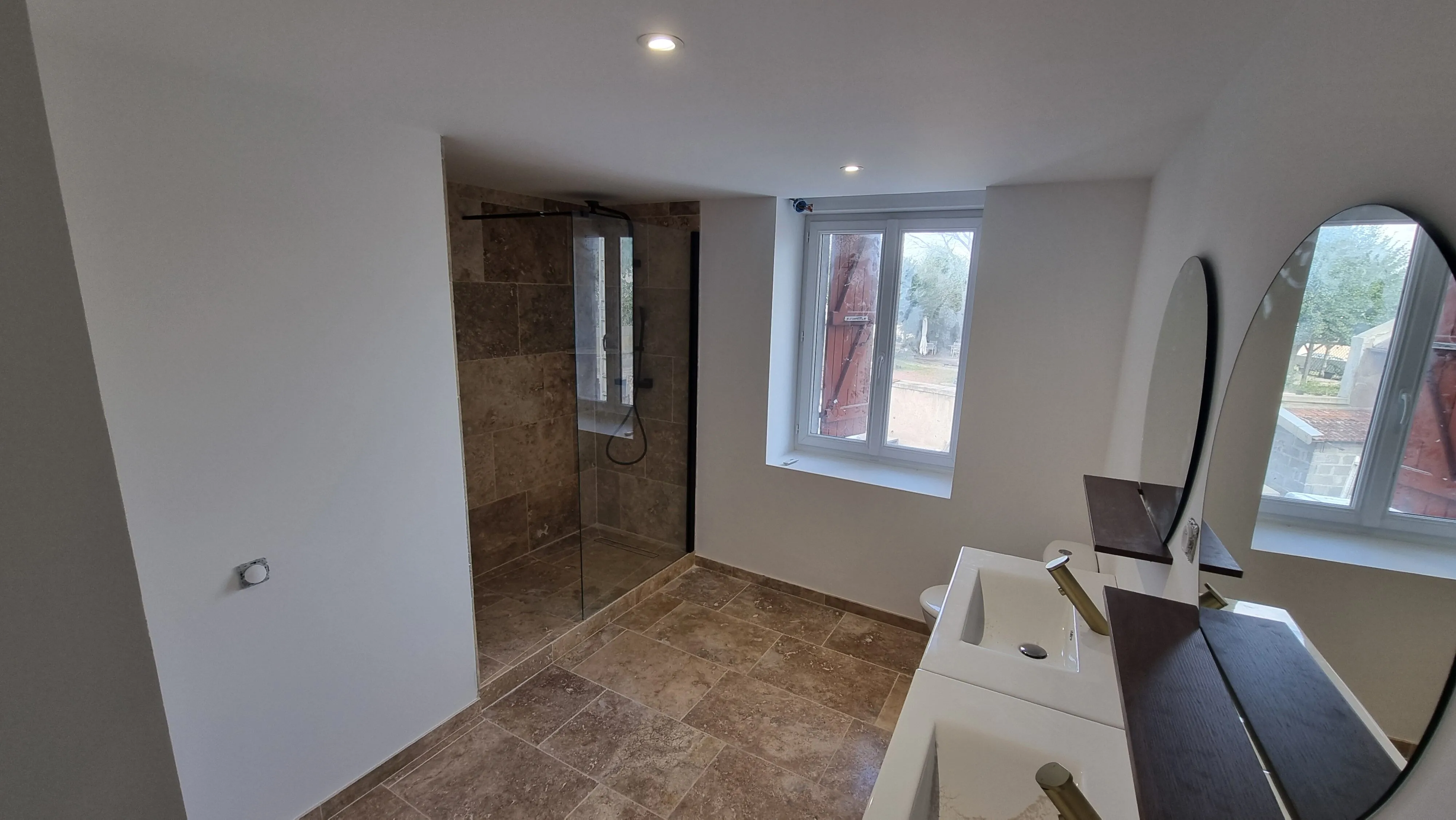 Maison à vendre à Vougy - 159 m² avec extérieur, proche Roanne 