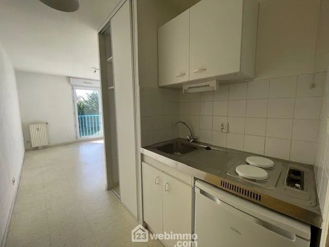 Studio de 22 m² à Poitiers avec parking et local vélo en vente