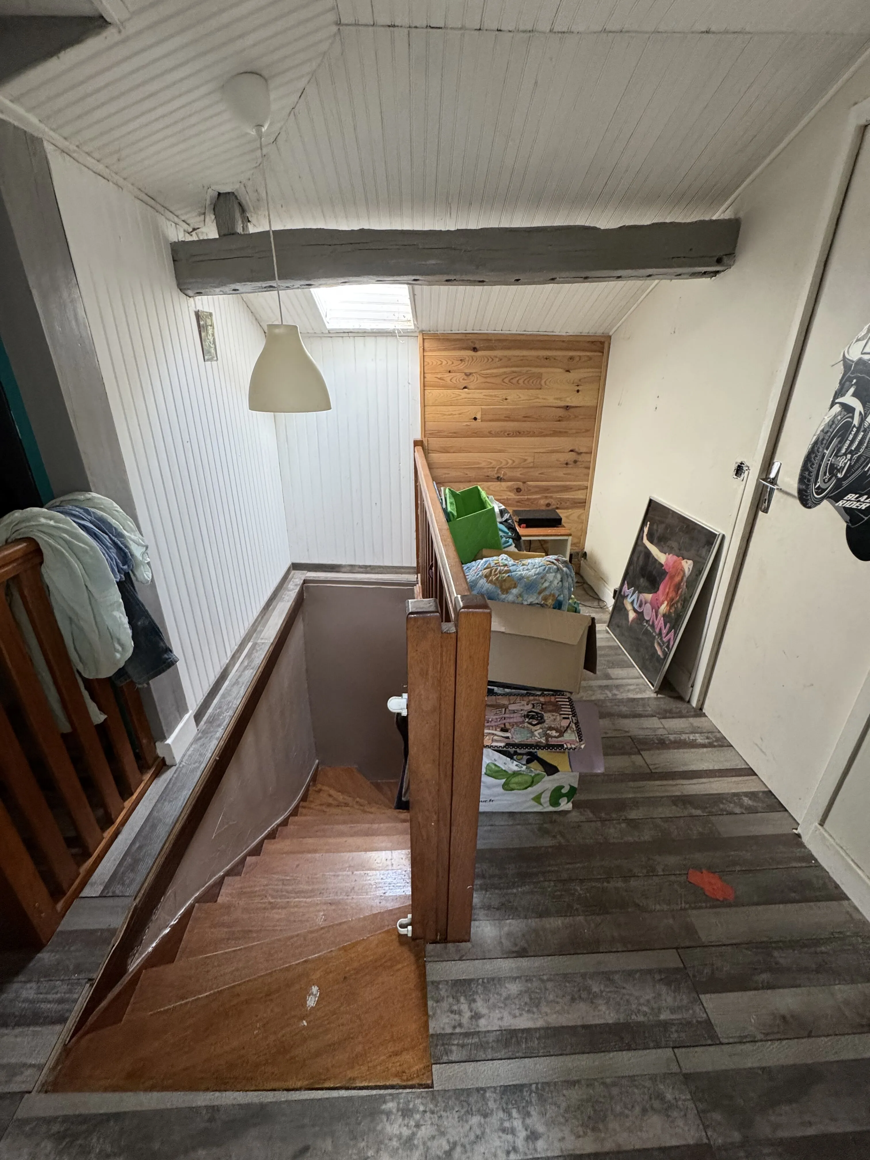 Maison à vendre à Saint-Germain-Lespinasse avec piscine et potentiel de rénovation 