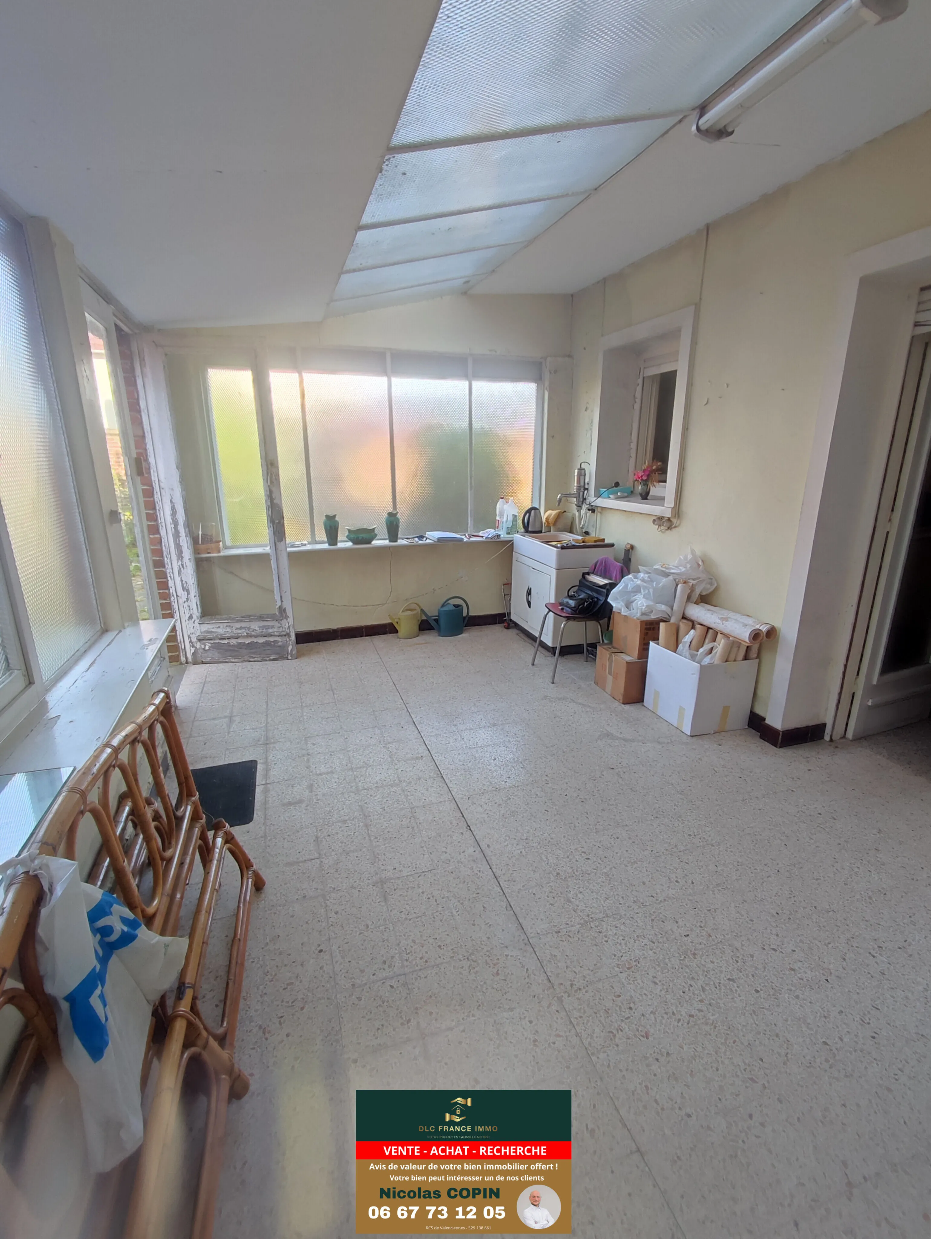 Maison à Vieux-Condé proche de la frontière belge avec grands espaces et garages 