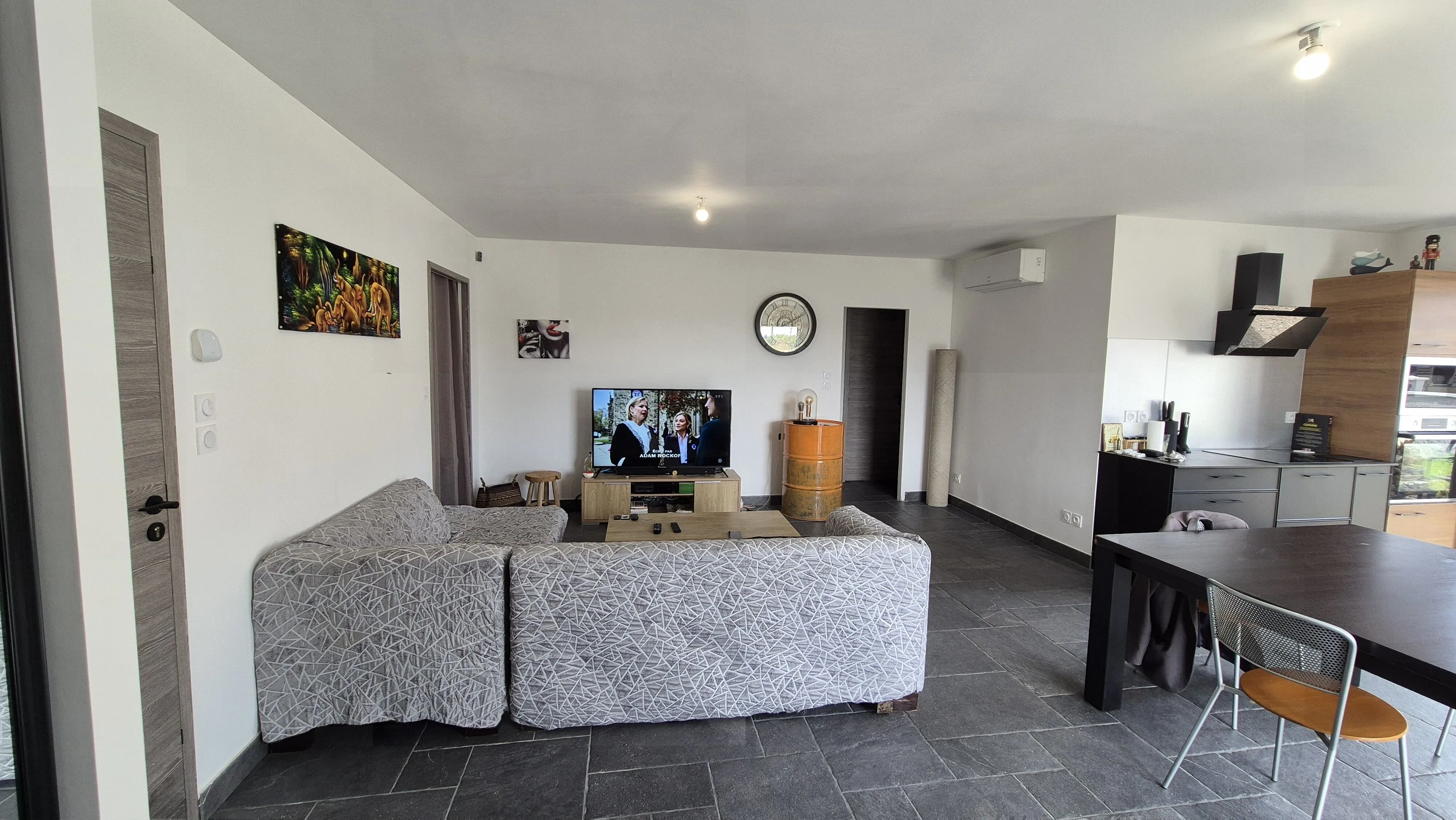 Maison moderne de 86 m² à Roanne avec terrasse et garage près de la Loire 