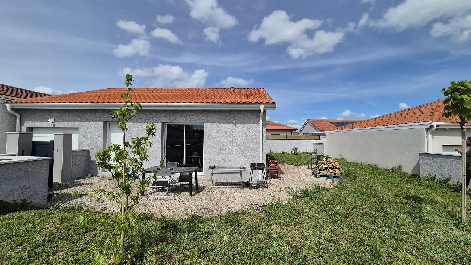 Maison neuve moderne de 86 m² avec garage à Roanne en bord de Loire 