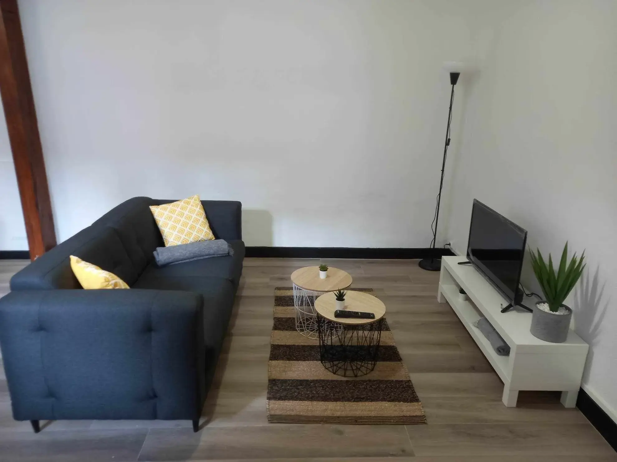 Maison à vendre à Roanne avec 2 chambres et terrasse - Idéal rénovation