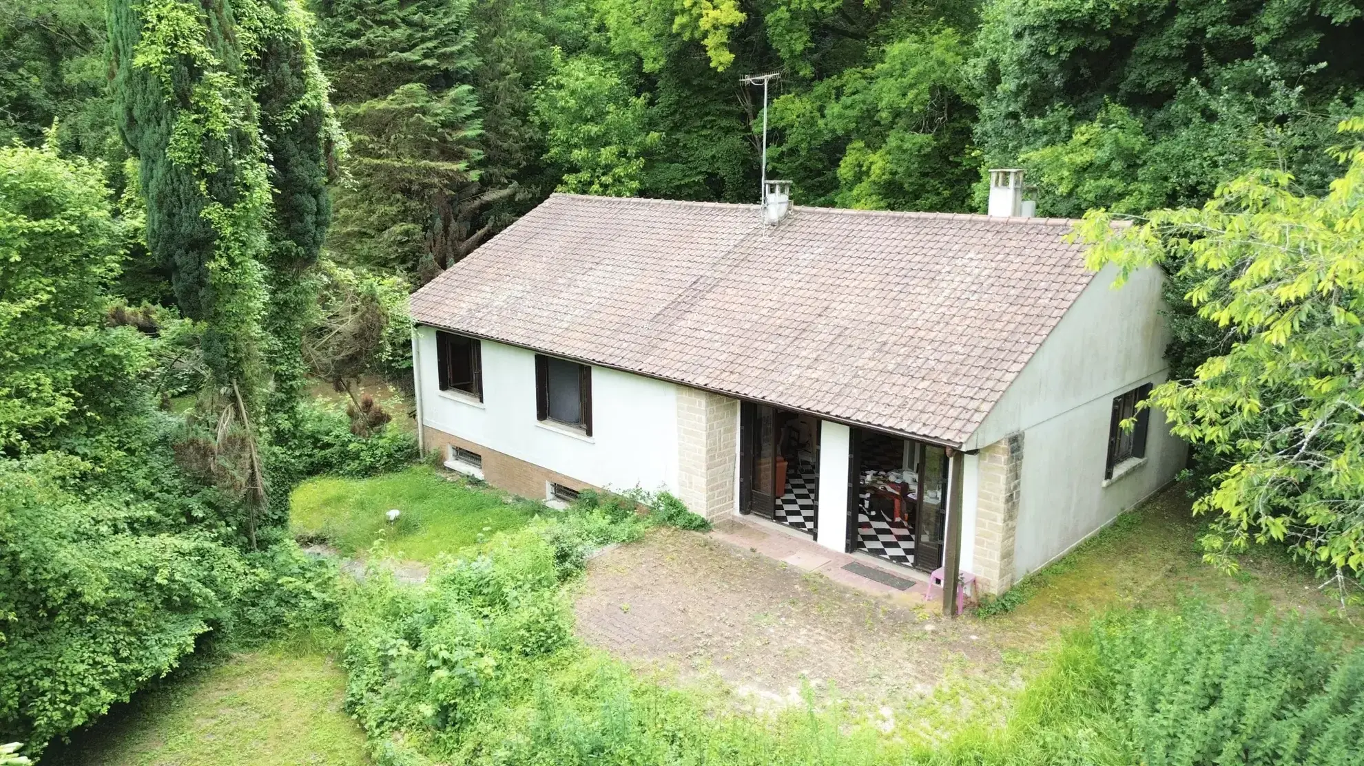 Maison de 110 m² avec terrain boisé à Saint-Jean-Les-Deux-Jumeaux