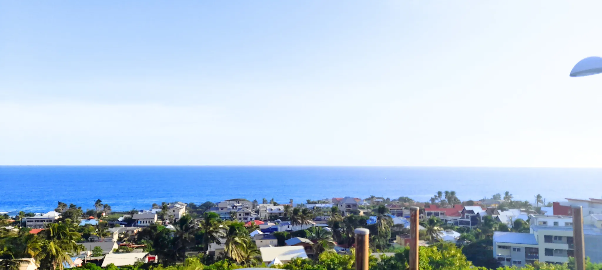 Terrain viabilisé de 429 m² avec vue mer à Grands-Bois, Saint-Pierre 