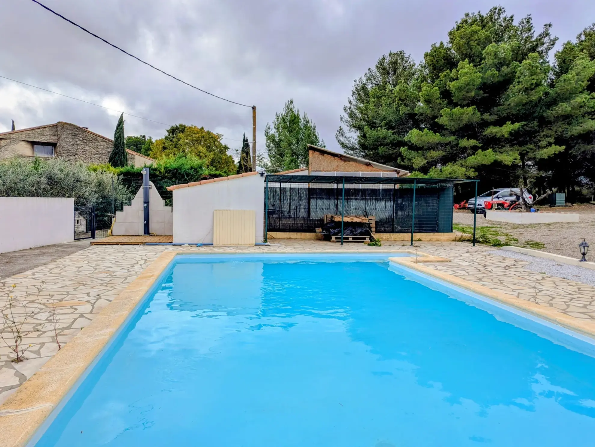 Villa plain pied de 100 m² avec grand terrain et piscine près de Narbonne