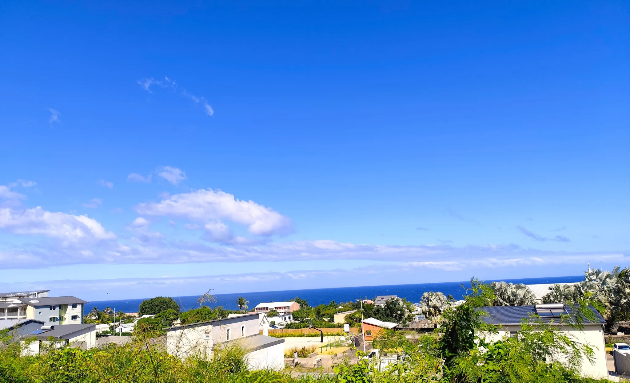 Terrain viabilisé de 429 m² avec vue mer à Grands-Bois, Saint-Pierre 