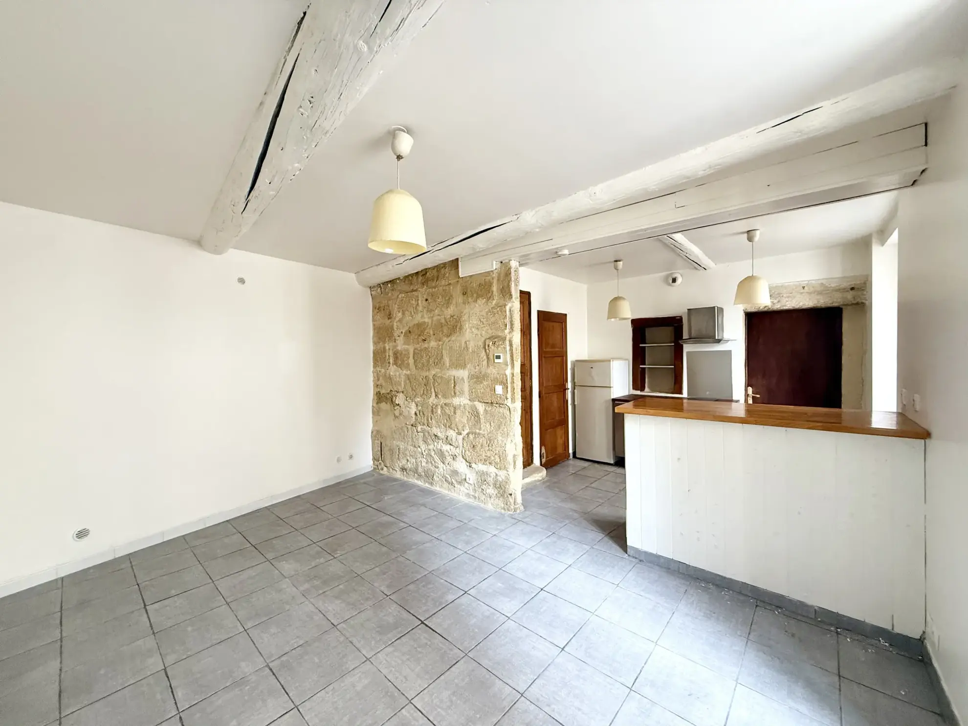 Maison de village à Vauvert avec garage et grenier - Prix attractif