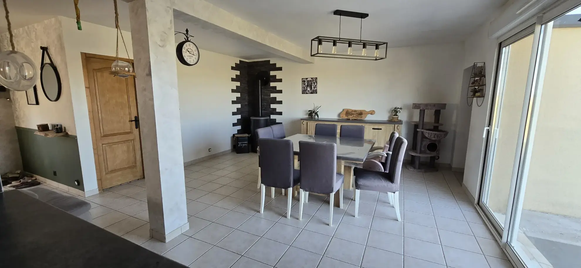 Maison avec terrain et vue campagne à Oucques, 128 m², garage, écuries 