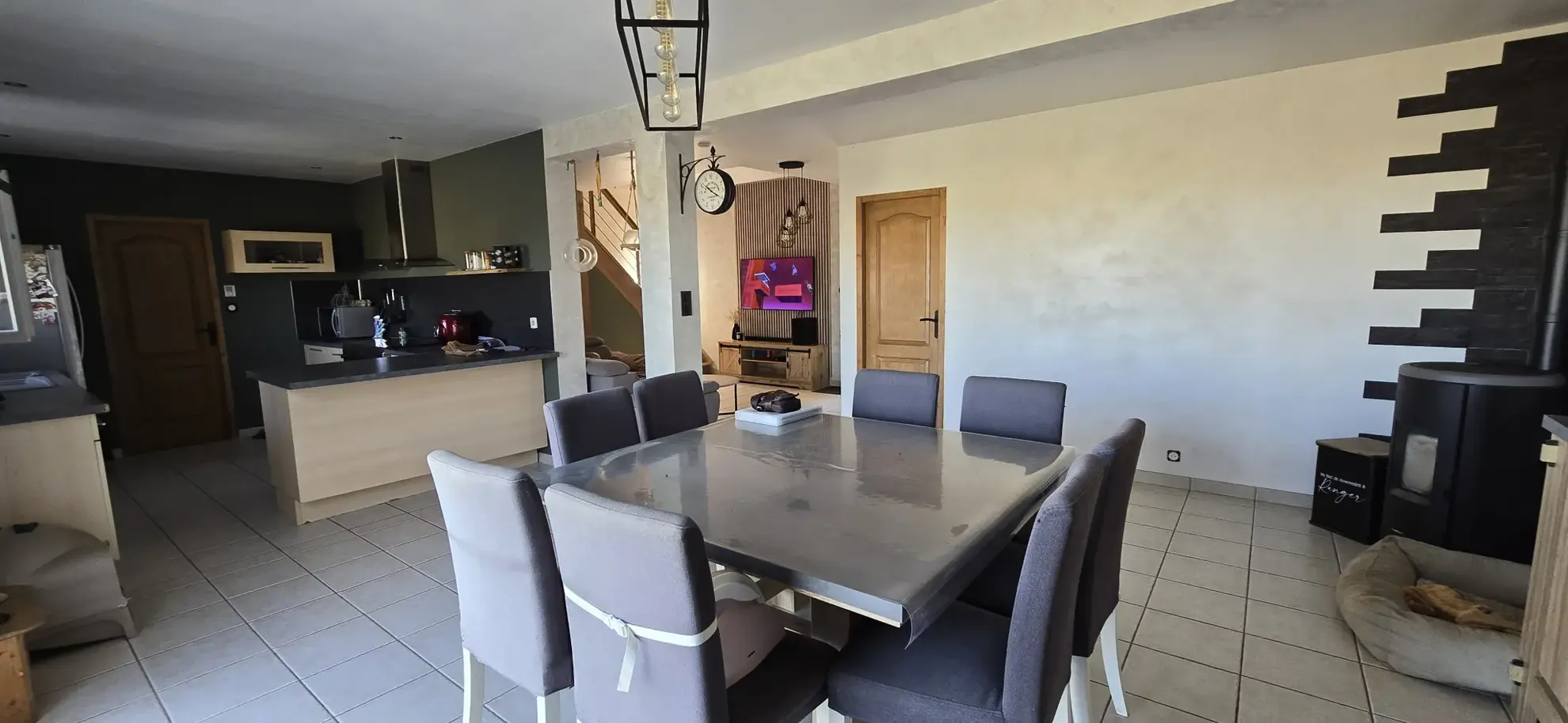 Maison avec terrain et vue campagne à Oucques, 128 m², garage, écuries 