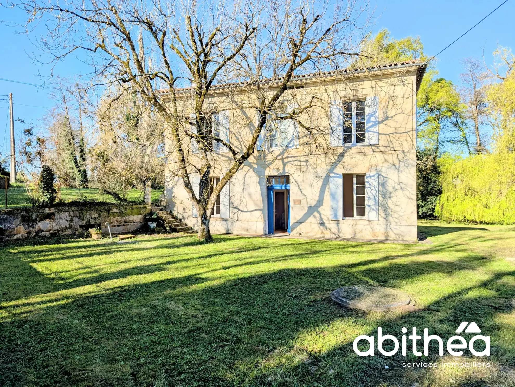 Magnifique maison en pierre avec potentiel à Branne, proche du centre