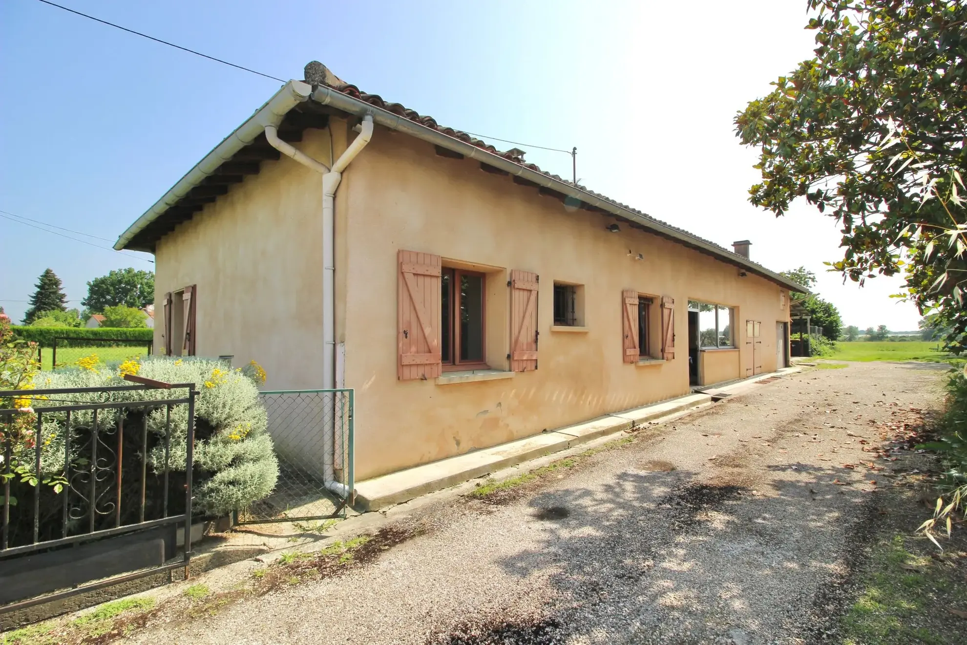 Ferme de plain-pied avec 3 chambres à Montech, ancienne longère à vendre 