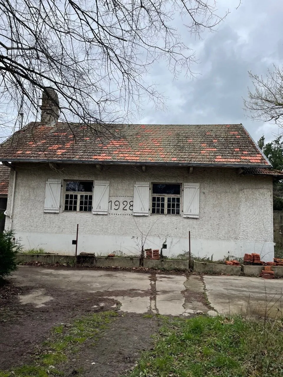 Maison à rénover à Bellerive-sur-Allier, proche du CREPS, 165 m² à aménager 