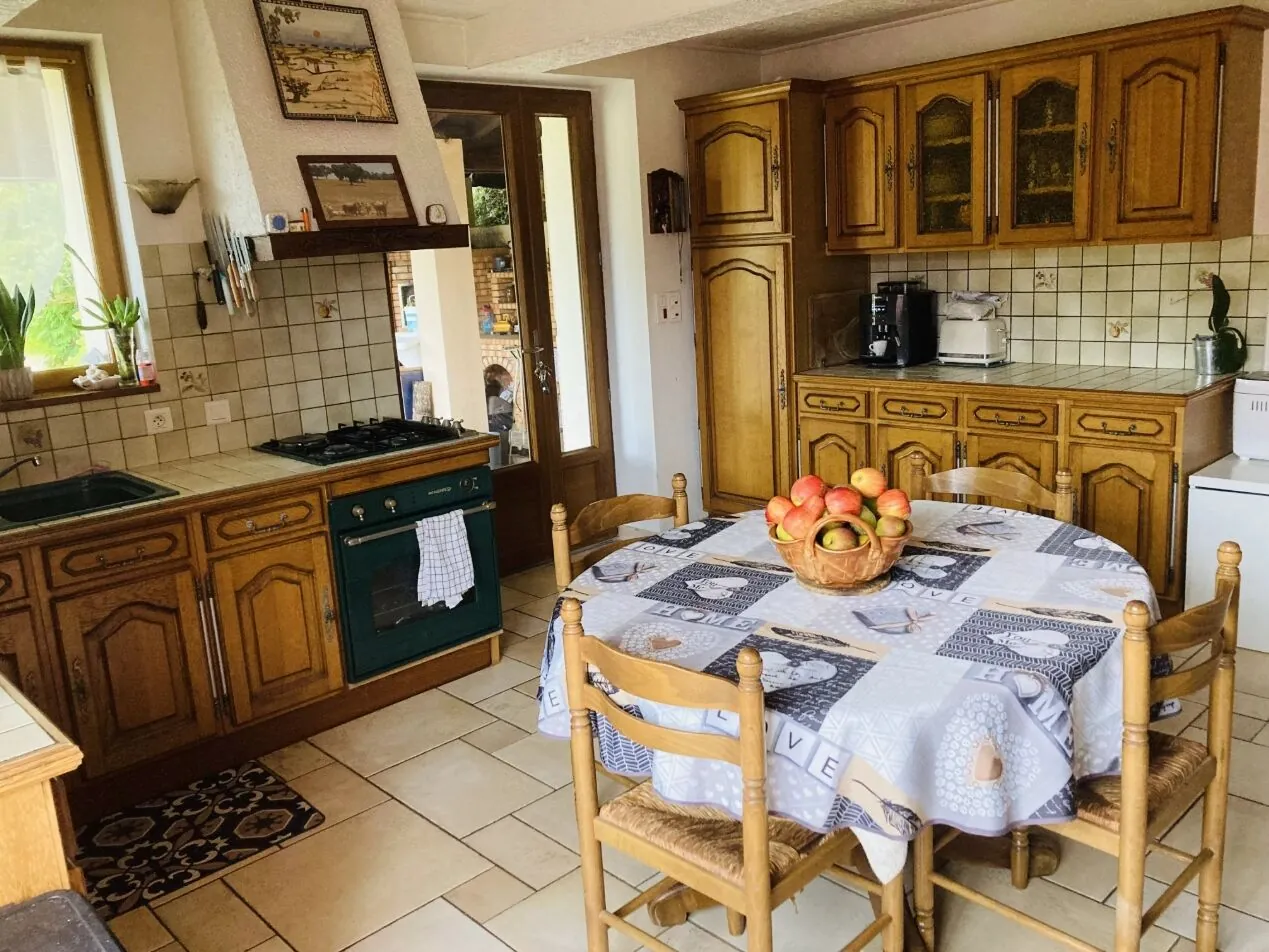 Maison de campagne à vendre à Chandon – 165 m² avec garage et terrasse 