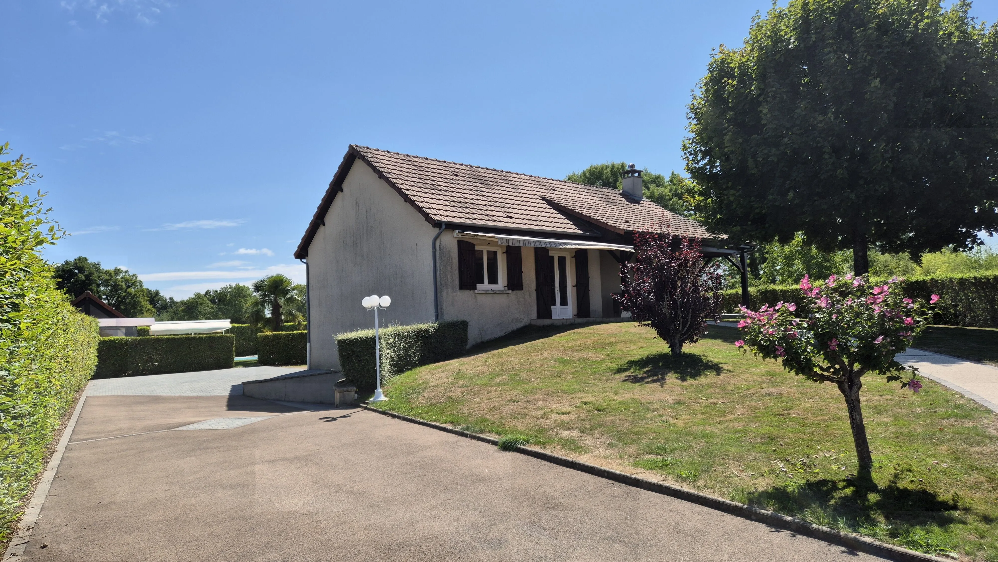 À vendre maison avec piscine et grand terrain à La Motte Saint-Jean - Digoin 