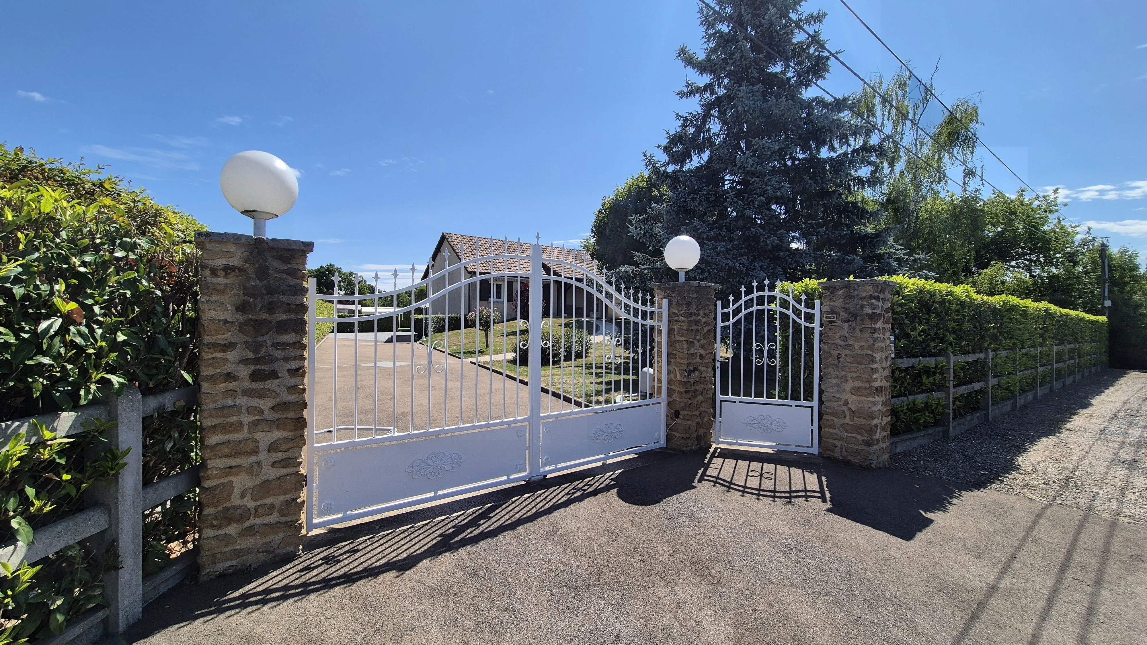 Maison avec piscine à vendre à La Motte Saint-Jean, proche Digoin – Grande propriété rénovée