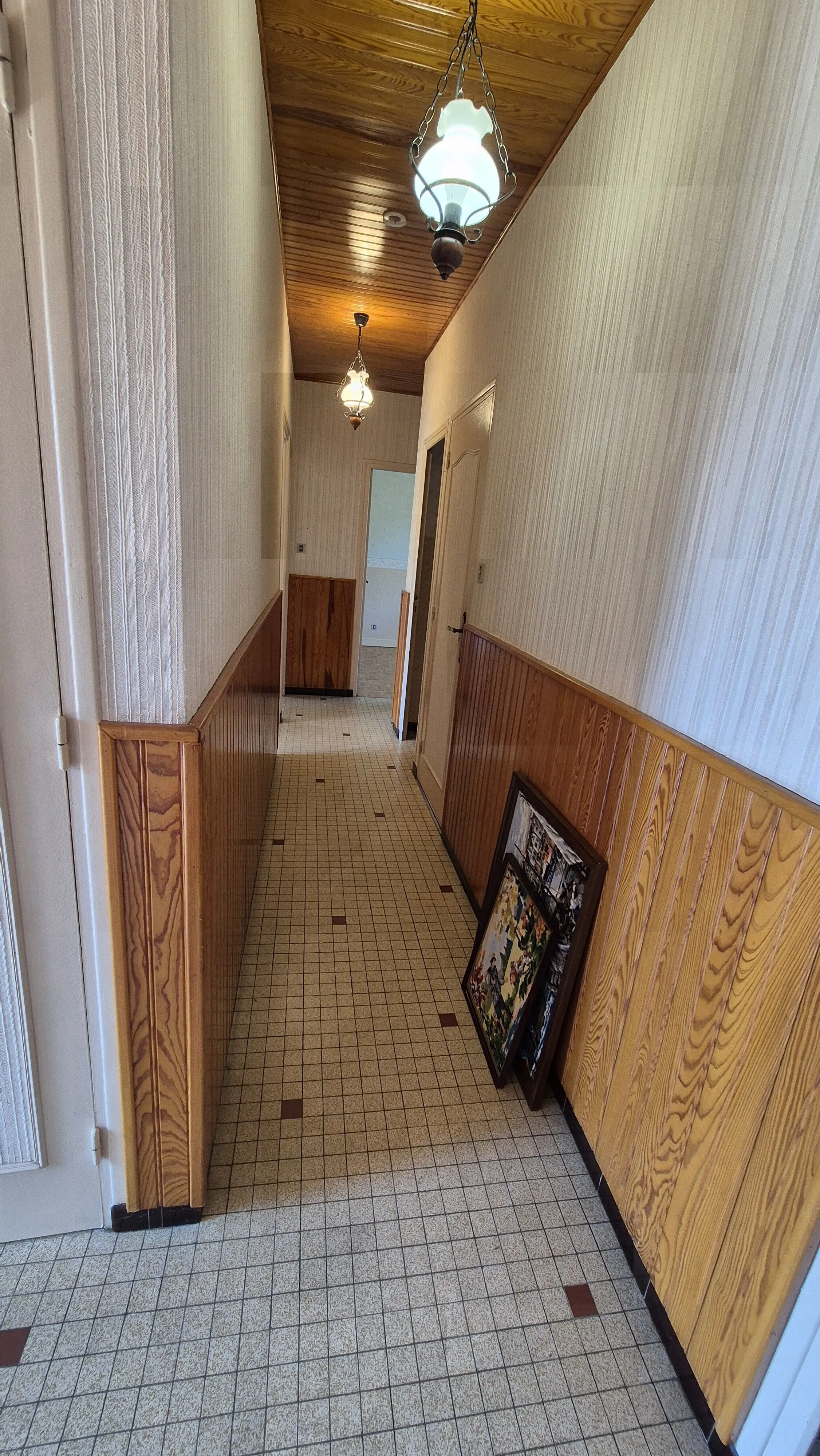 Maison à vendre à Gueugnon – 3 chambres, sous-sol, terrasse, proche commerces 