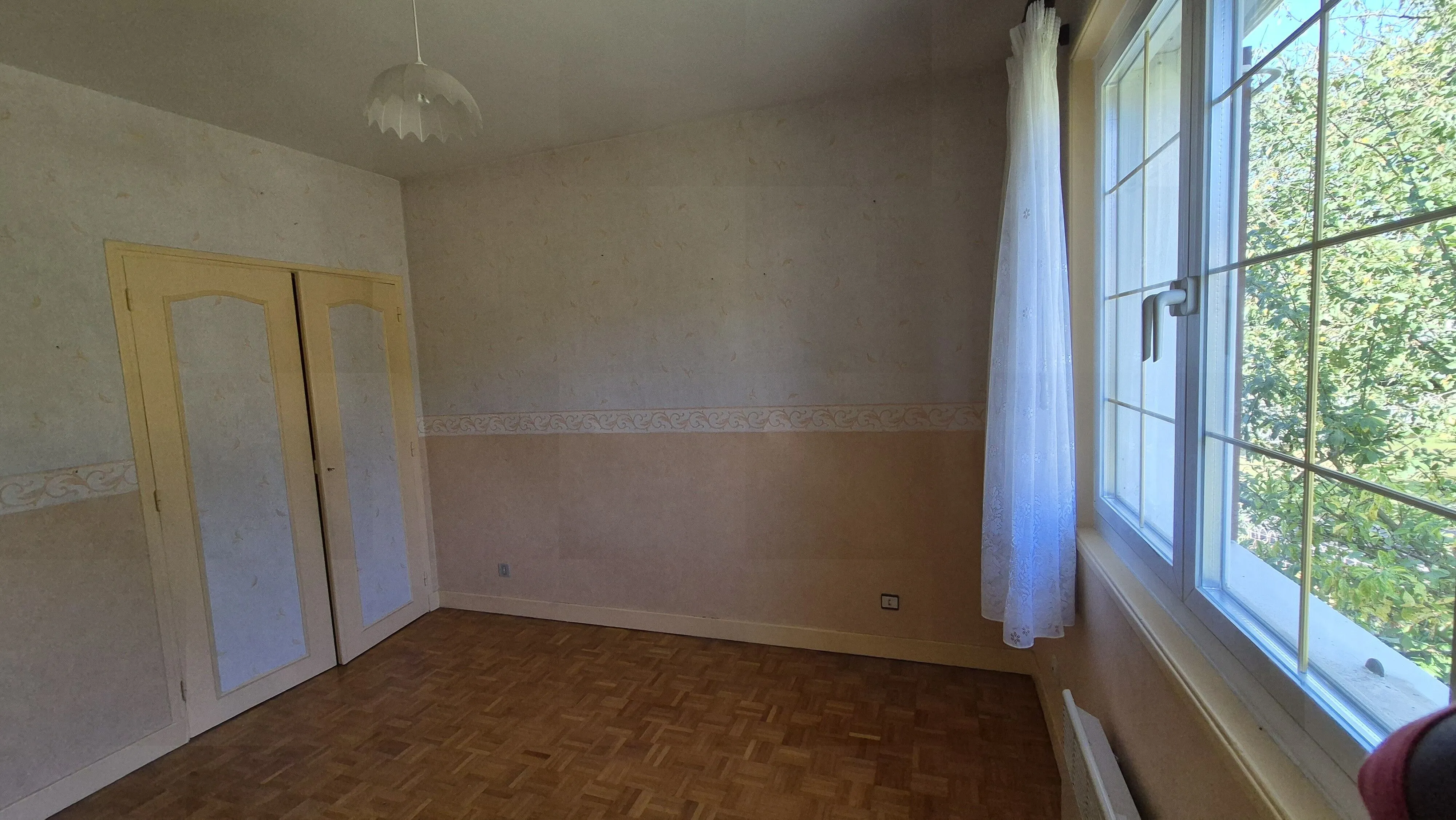 Maison à vendre à Gueugnon – 3 chambres, sous-sol, terrasse, proche commerces 