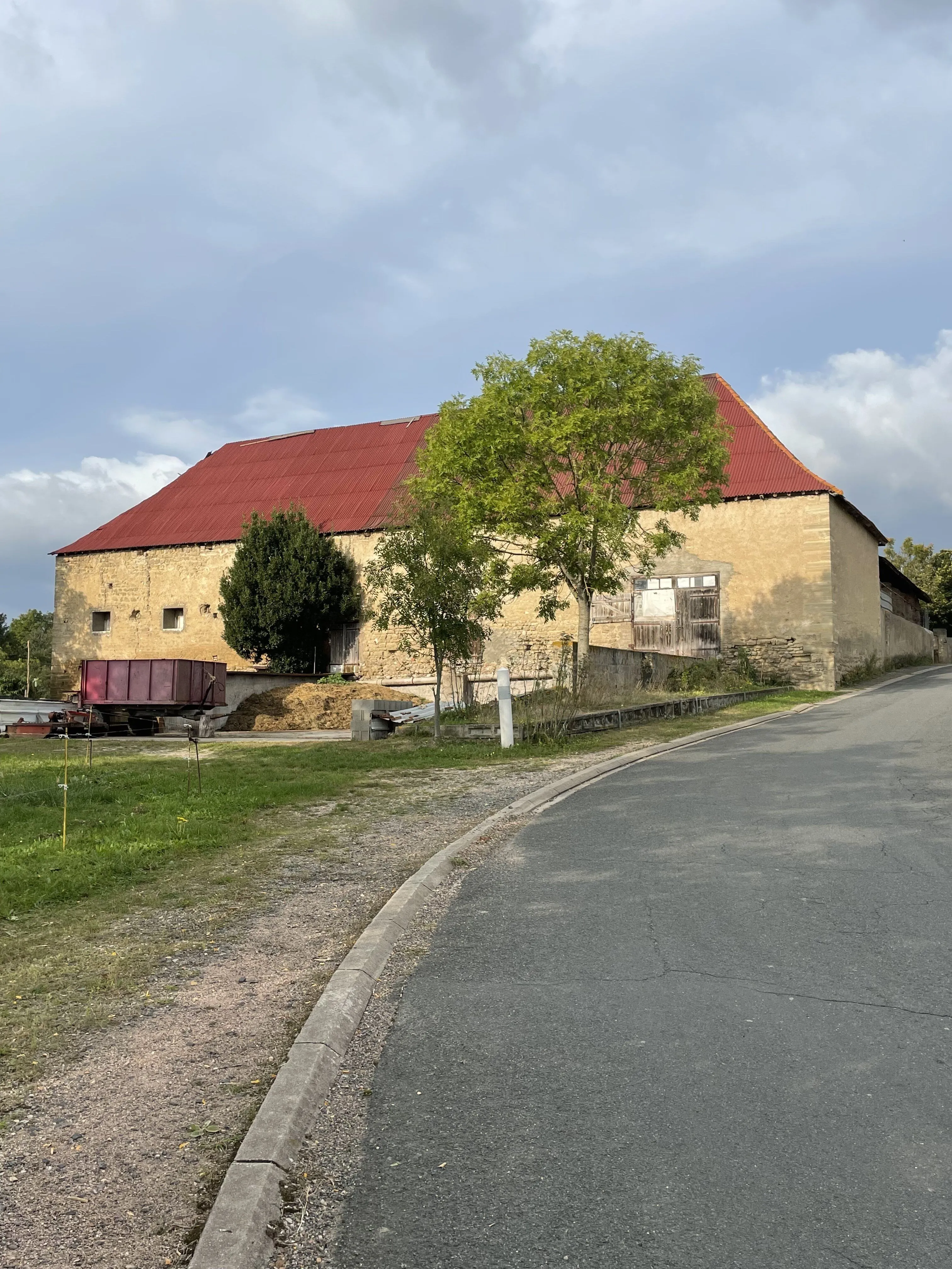 Ancien corps de ferme du XVIIIème siècle à rénover à Brugheas en Auvergne 