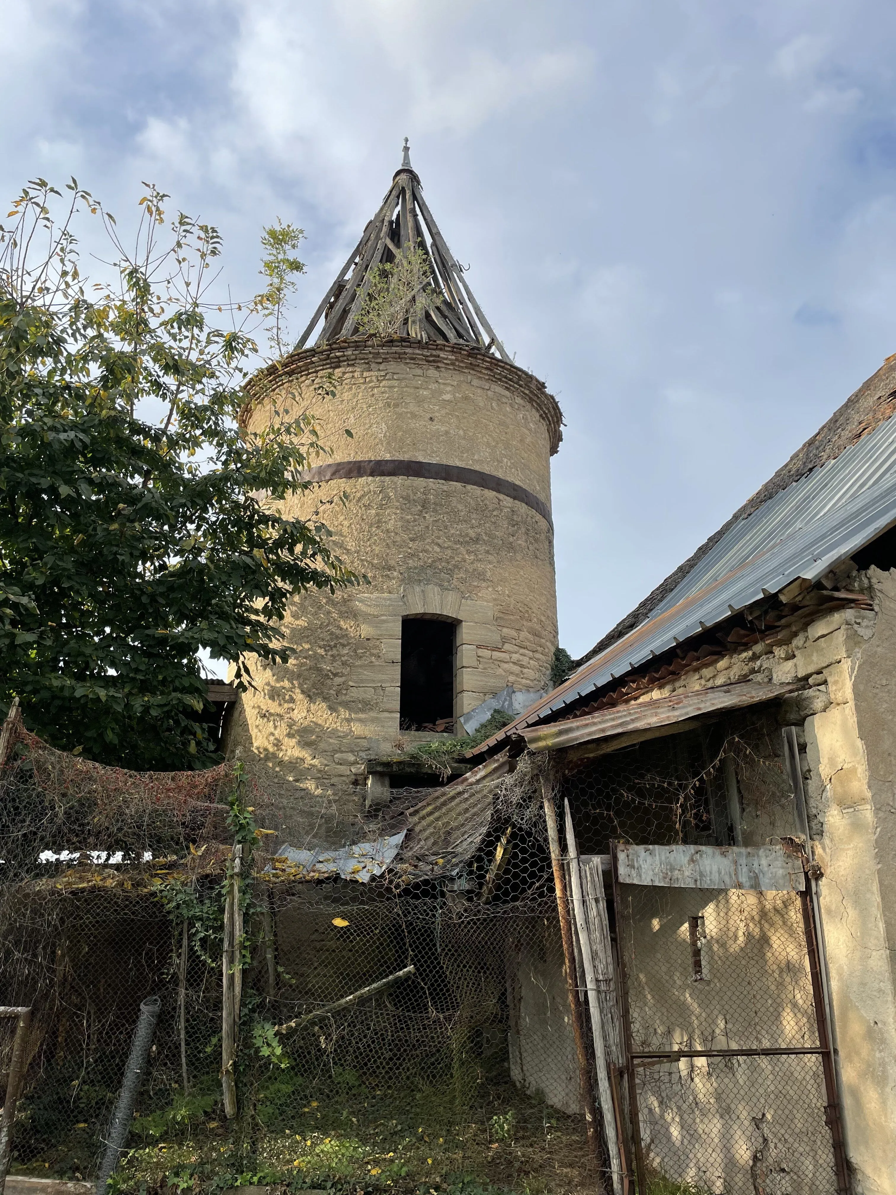 Ancien corps de ferme du XVIIIème siècle à rénover à Brugheas en Auvergne 