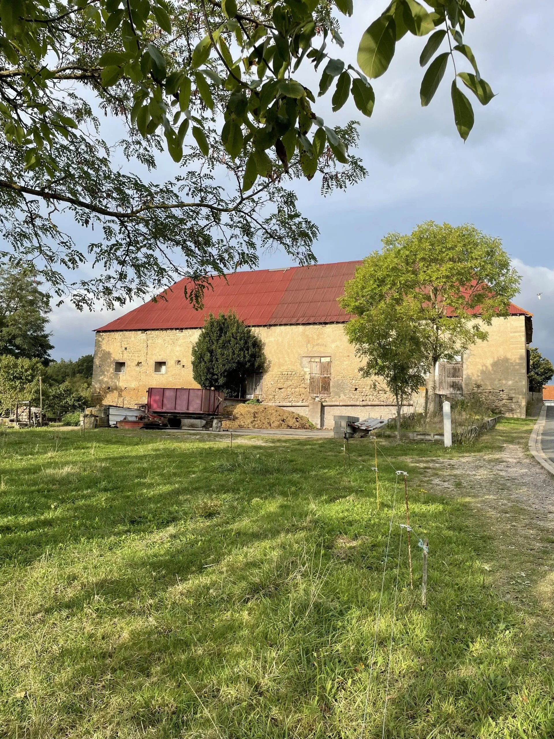 Ancien corps de ferme du XVIIIème siècle à rénover à Brugheas en Auvergne 