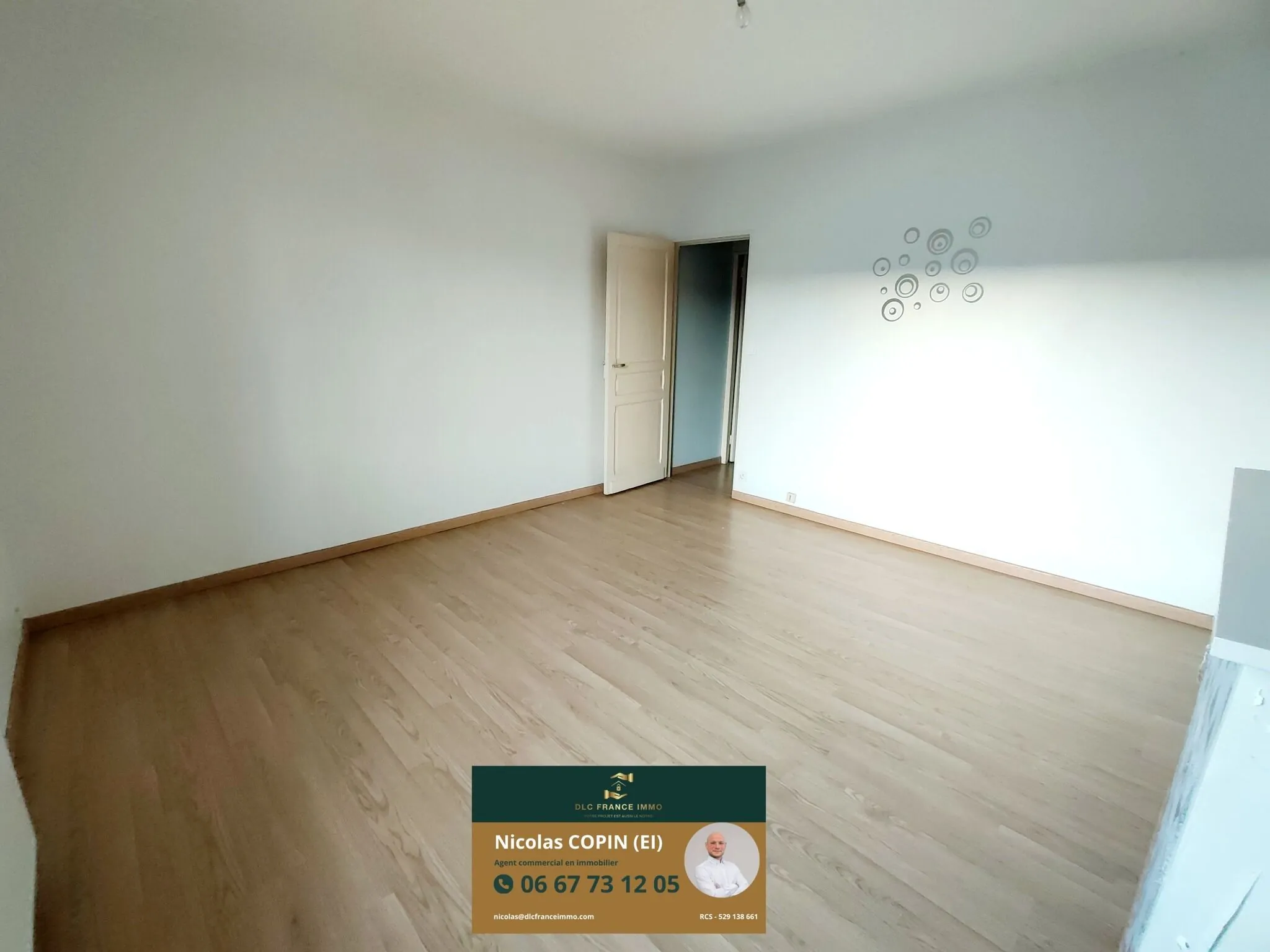 Maison mitoyenne à Valenciennes près de l'hôpital, 2 chambres, extérieur et cave 