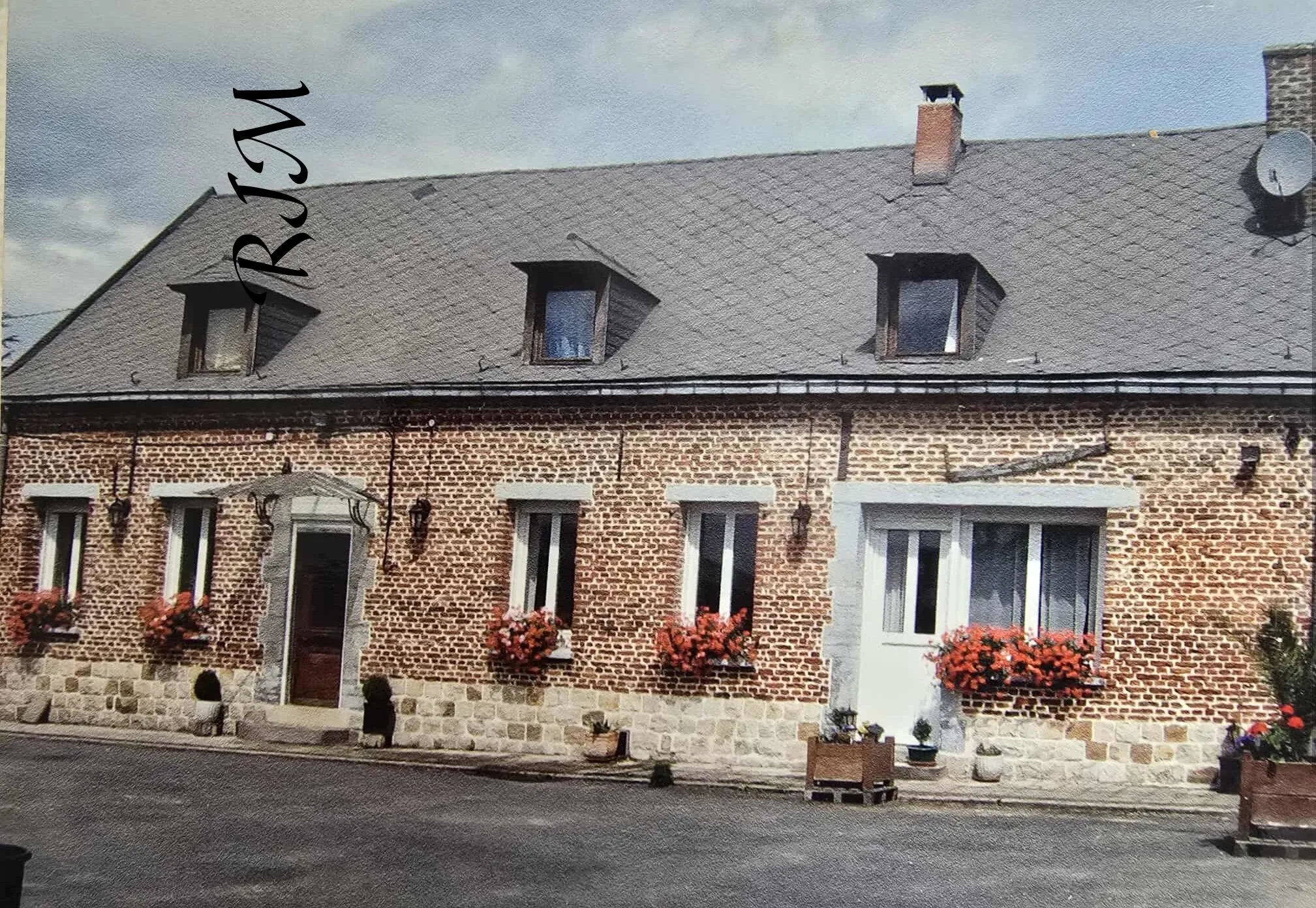 Immeuble de rapport avec atelier auto et logements à Louvignies-Quesnoy 