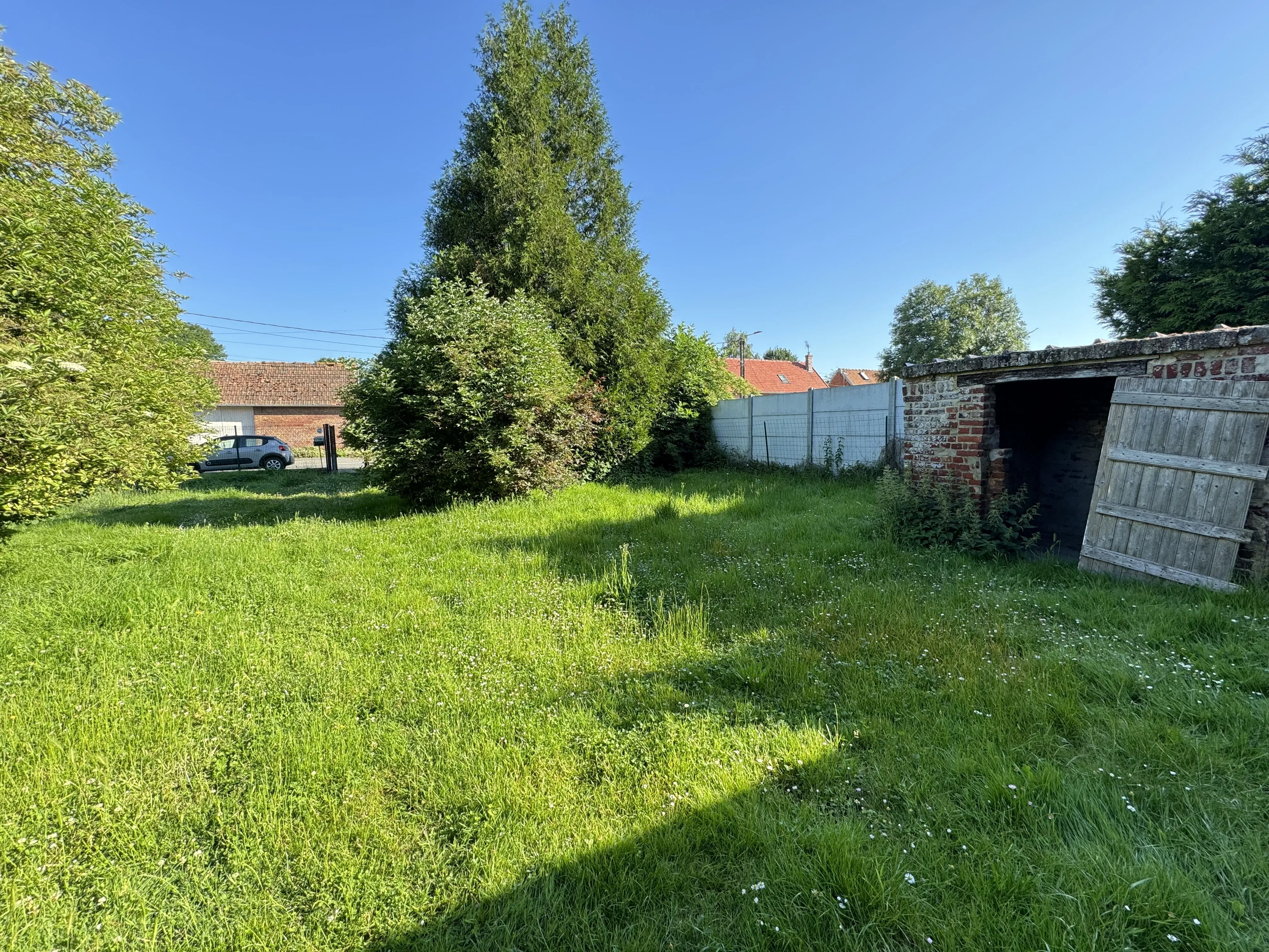 Maison de village à rénover à Erches - Proche grands axes et calme 