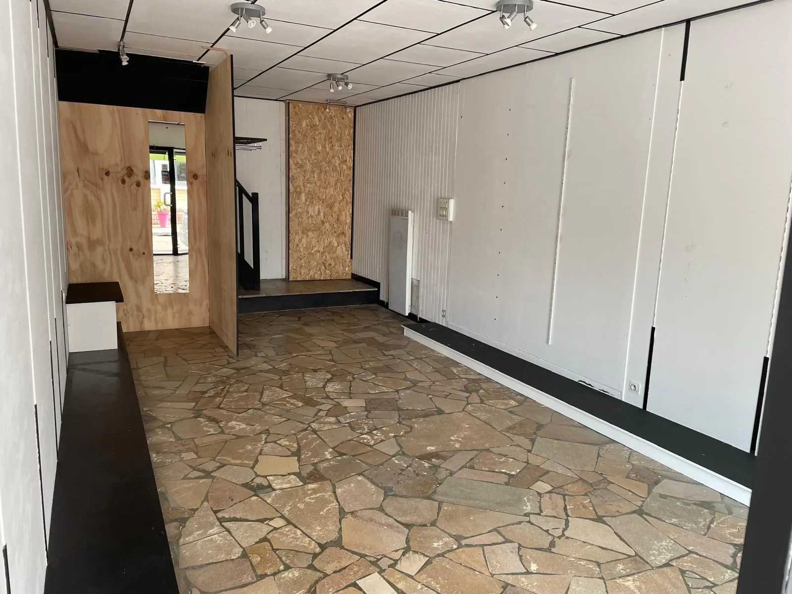 À vendre local commercial de 54 m² à Chauffailles, facile d'accès 