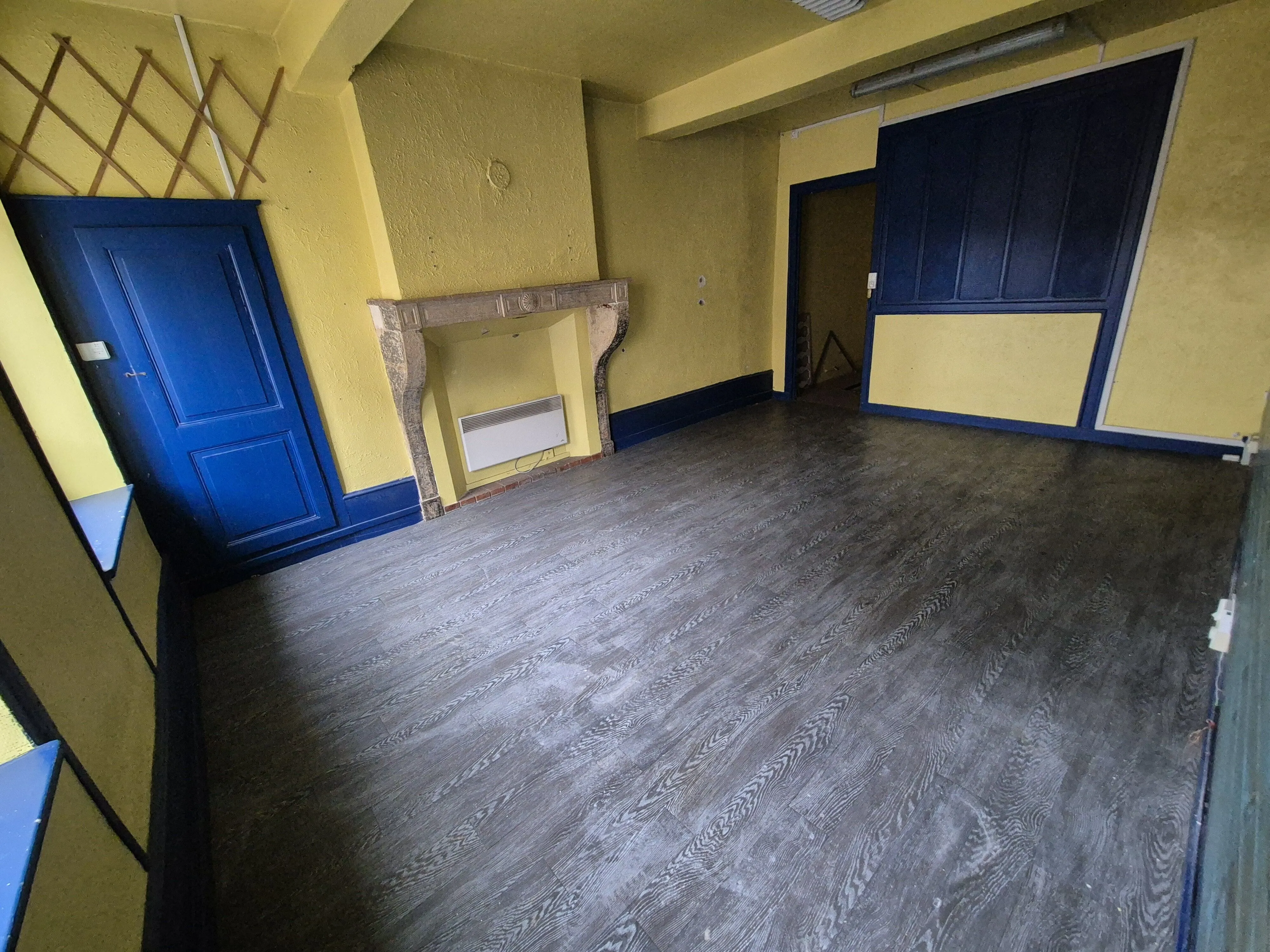 À vendre local commercial de 54 m² à Chauffailles, facile d'accès 