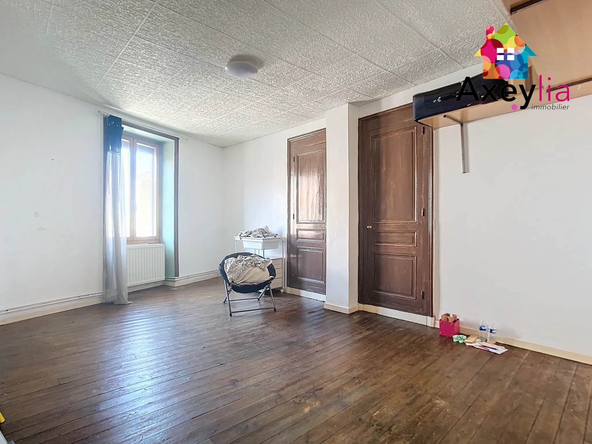 Maison en pierres de 6 chambres avec garage et terrain dans la côte roannaise 