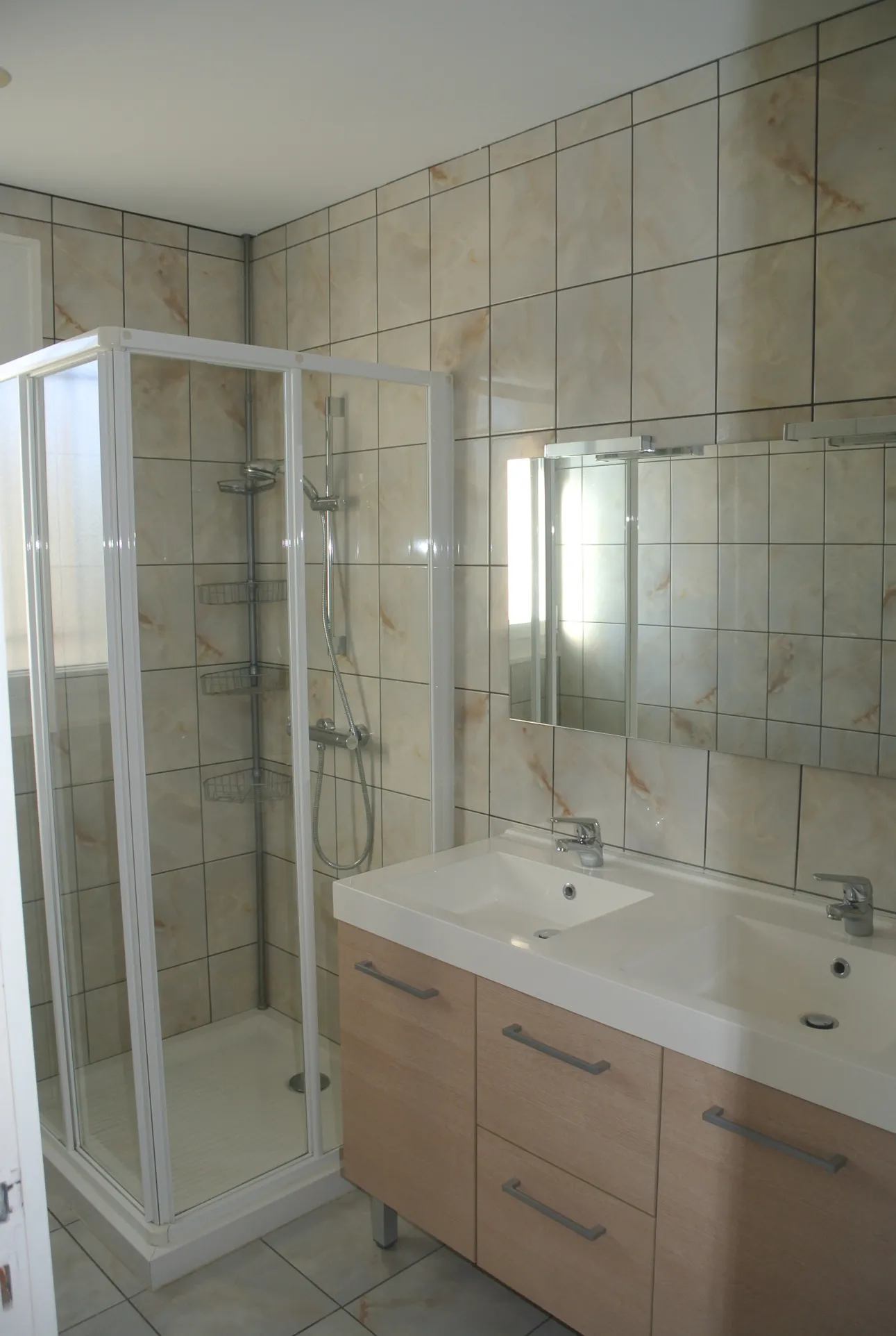 Maison à vendre à Marmande avec 5 chambres, sous-sol aménagé, jardin clôturé 