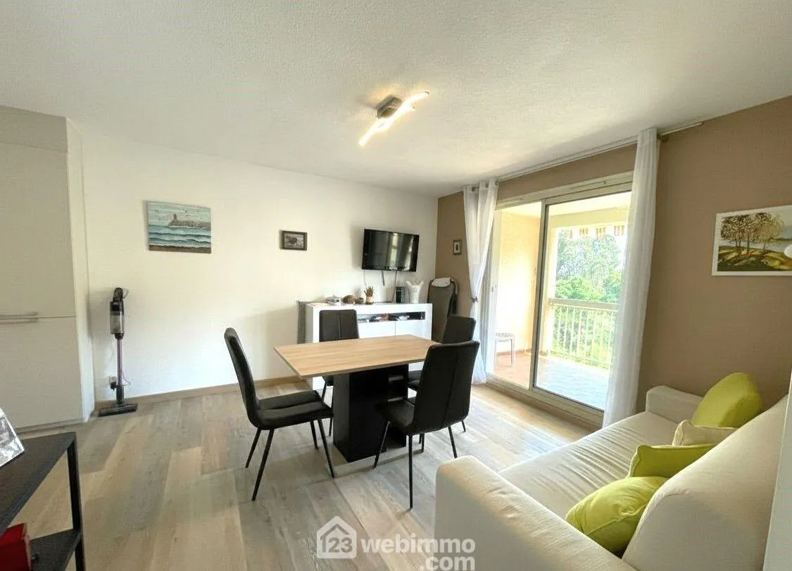 Appartement 3 pièces à Sainte-Maxime avec terrasse, piscine et parking 