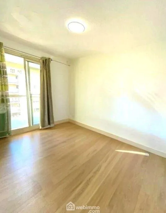 Appartement 3 pièces à Sainte-Maxime avec terrasse, piscine et parking 