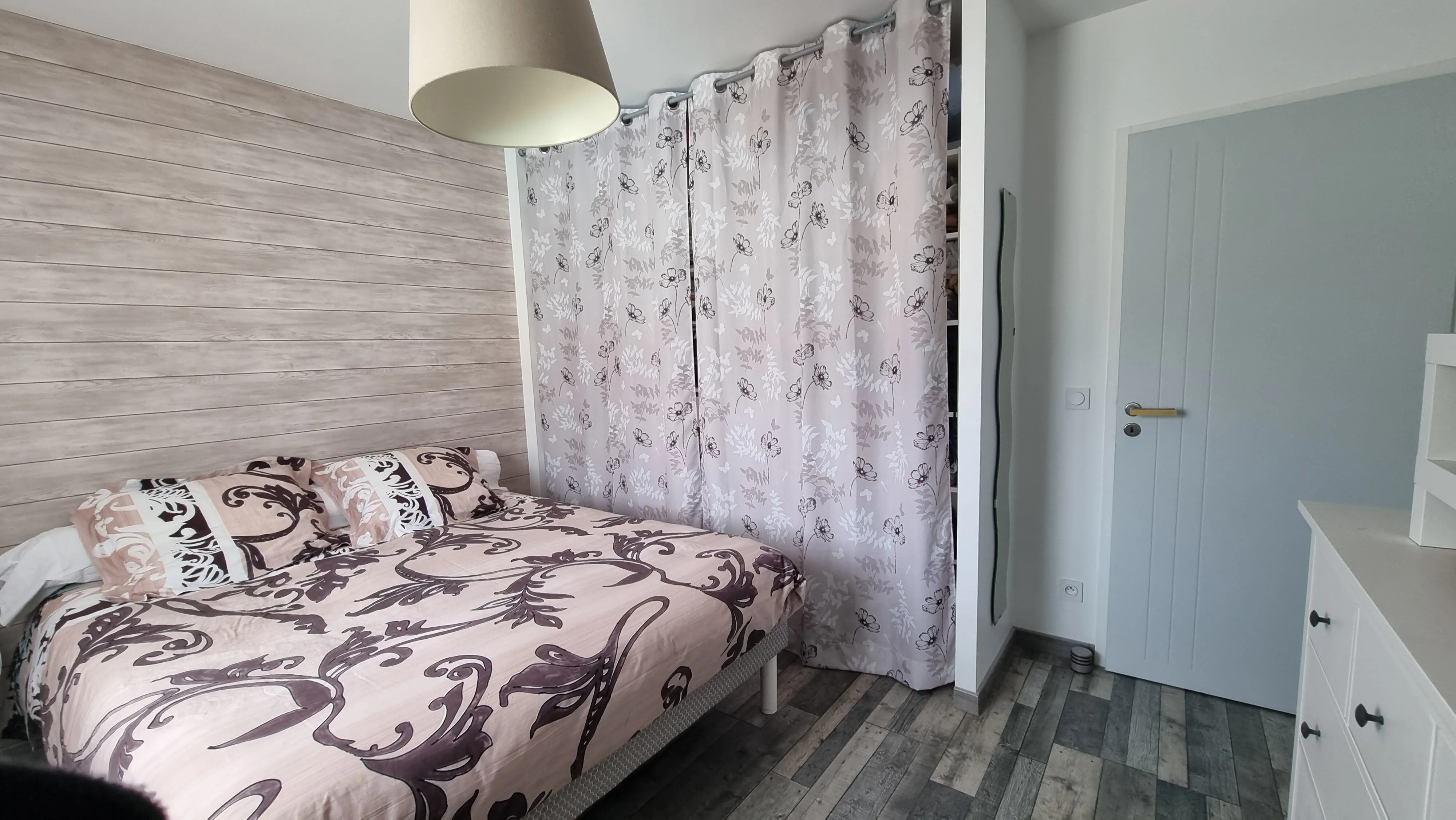 Villa contemporaine de 77 m² avec piscine à Ouches – faible consommation énergétique 