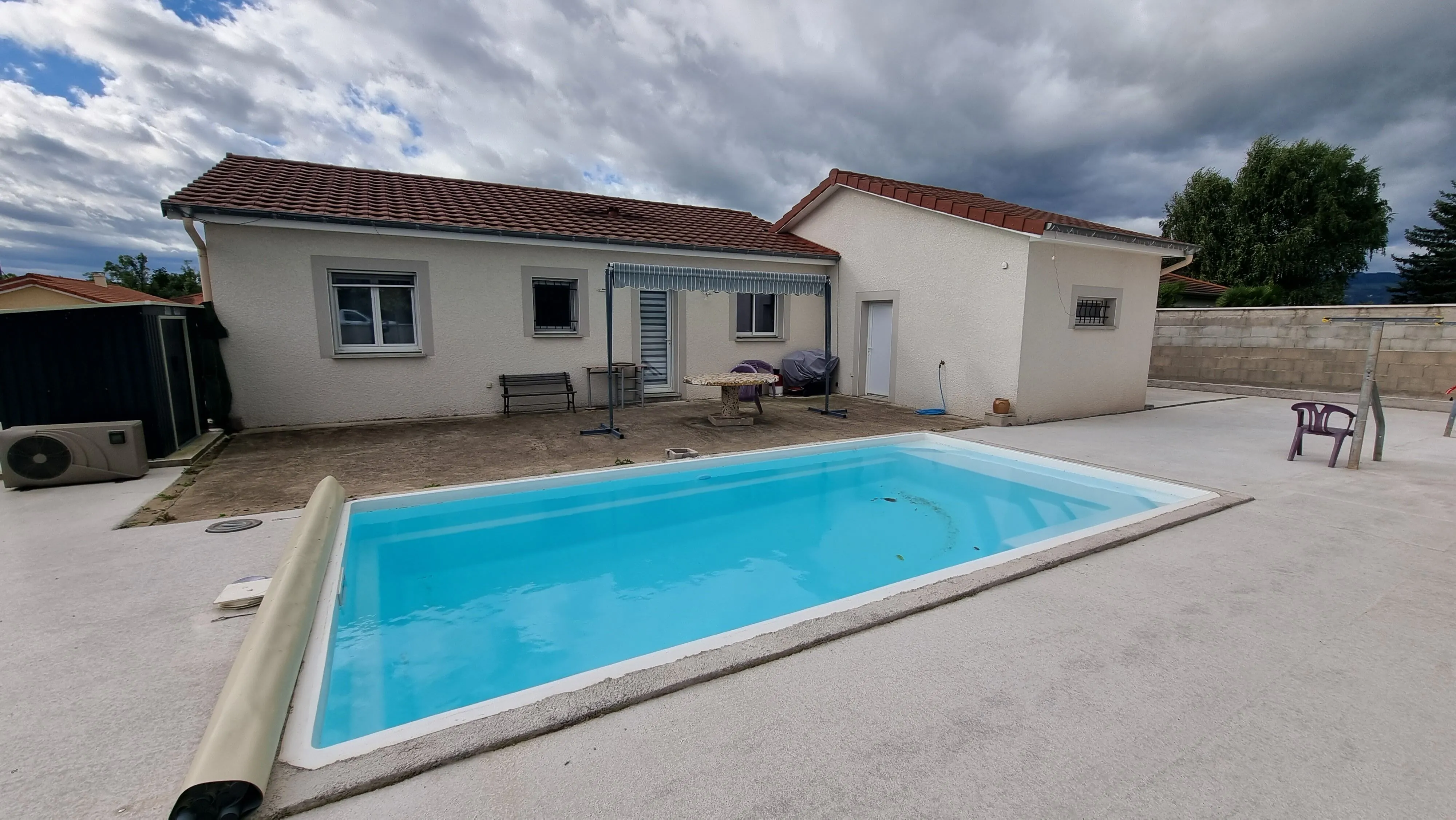 Villa contemporaine de 77 m² avec piscine à Ouches – faible consommation énergétique 