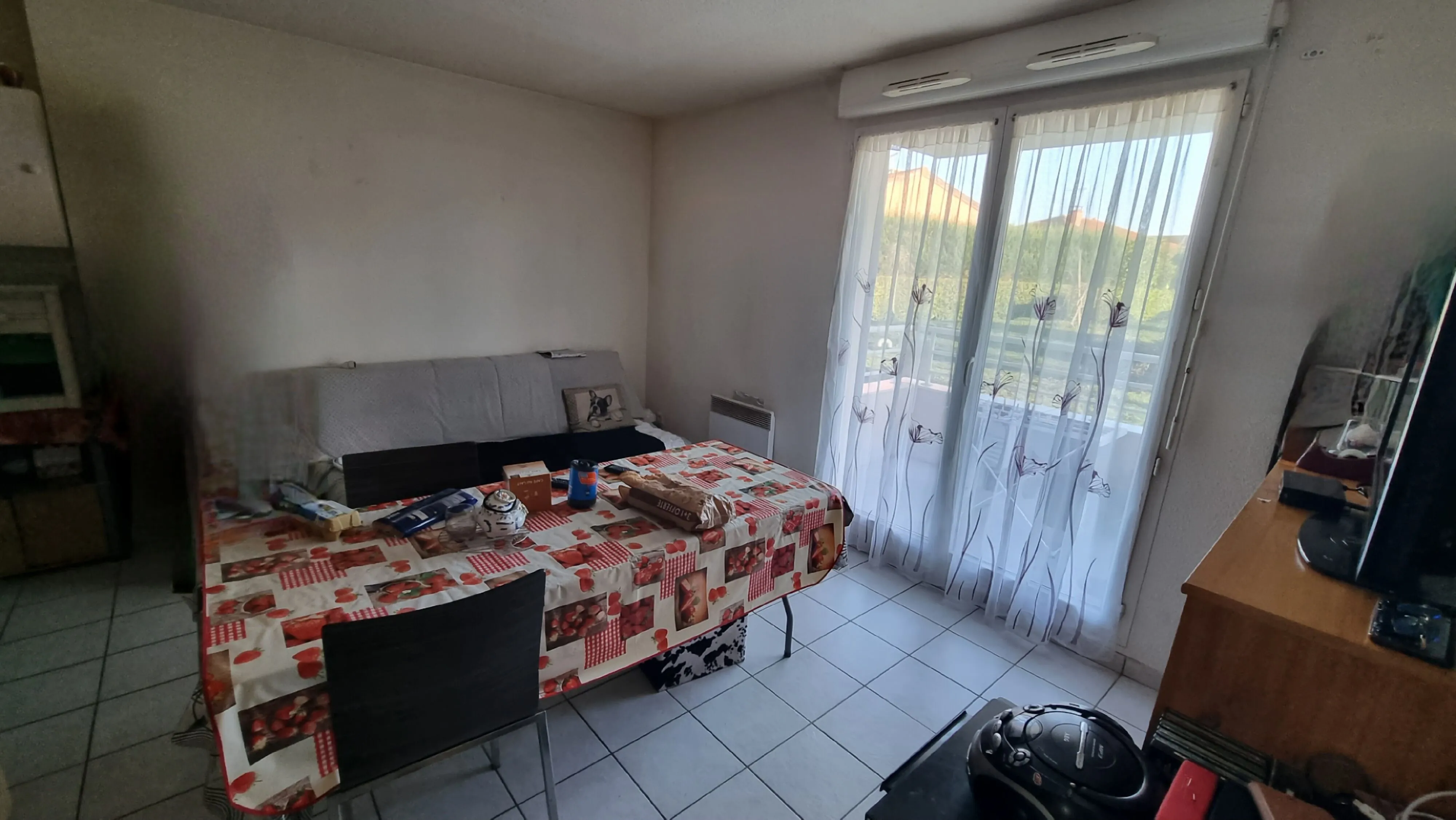 Appartement T2 à Villerest avec terrasse et parking, sécurisé, investissement locatif 