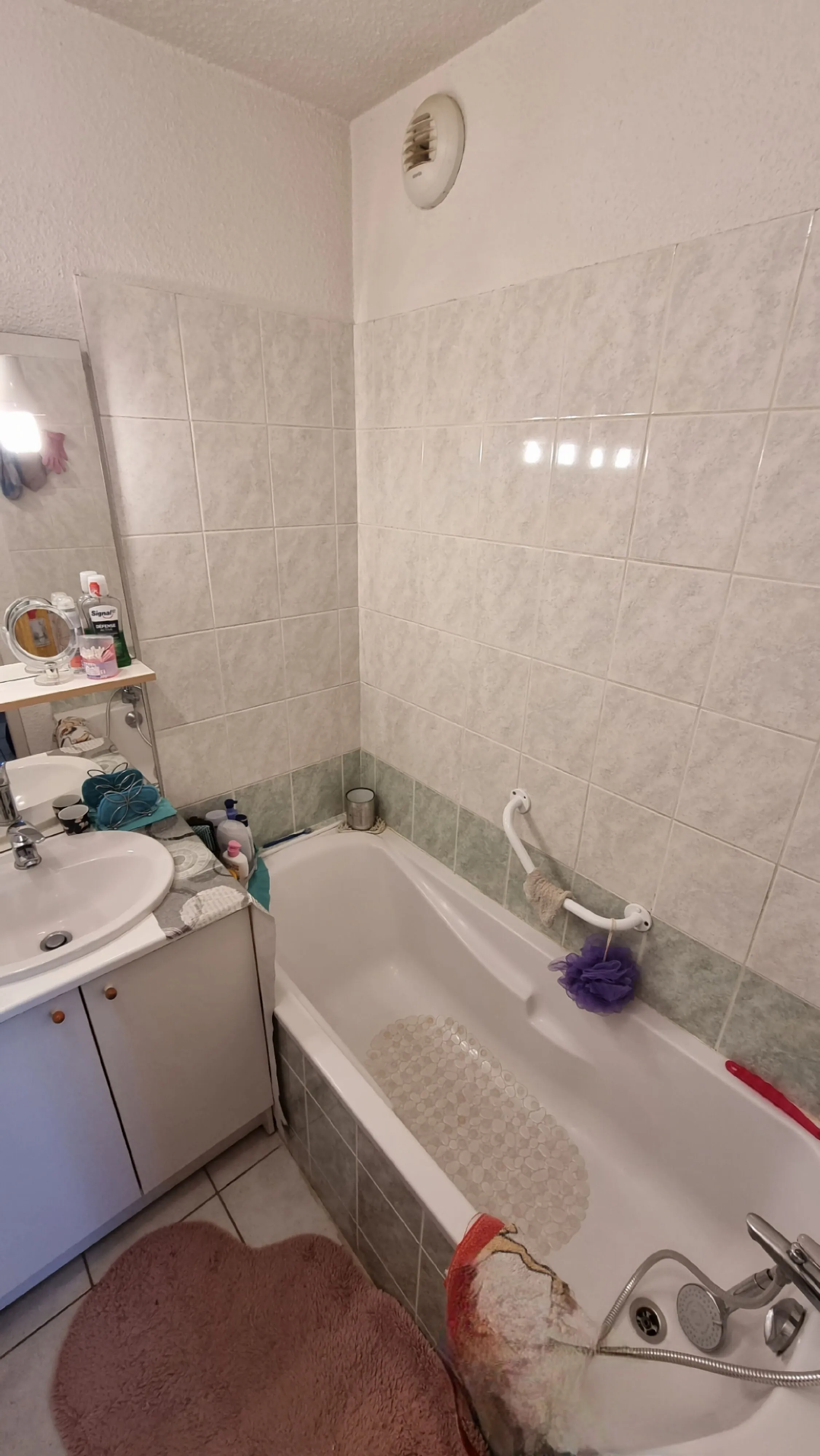 Appartement sécurisé de 41 m² à Villerest - Investissement locatif performant 