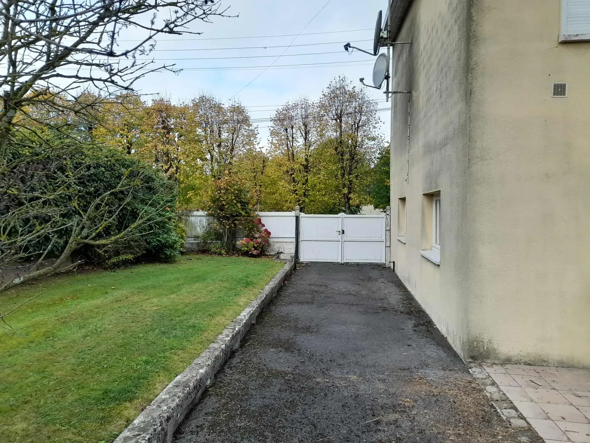 Maison à rénover avec jardin et 4 chambres à La Capelle