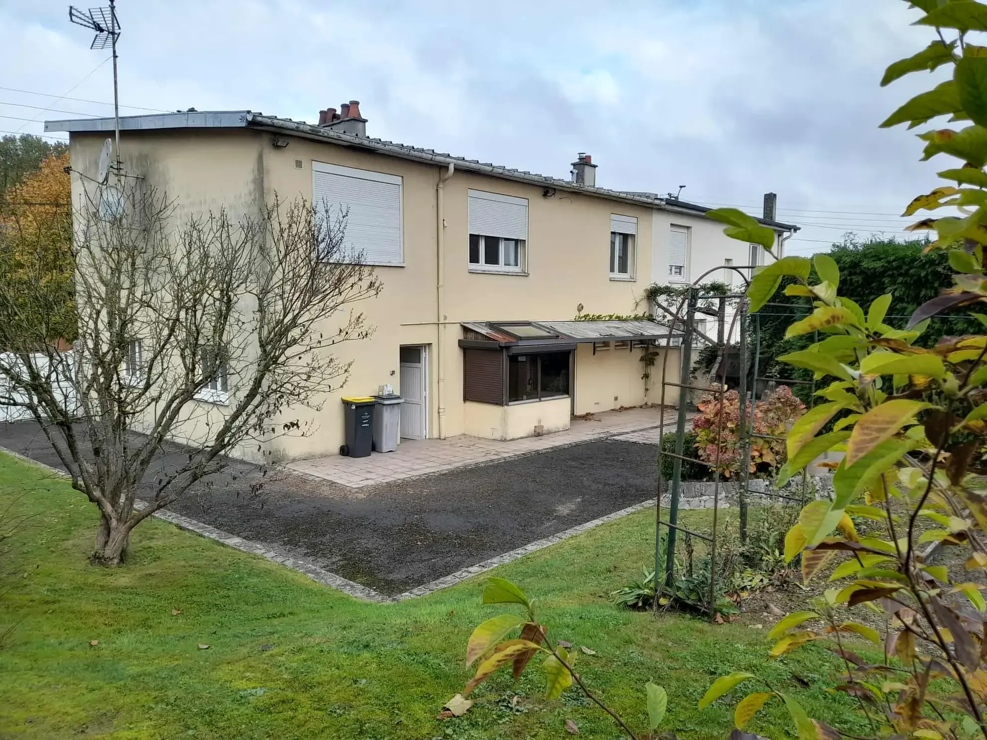 Maison spacieuse à La Capelle avec jardin et garage – Opportunité à saisir 