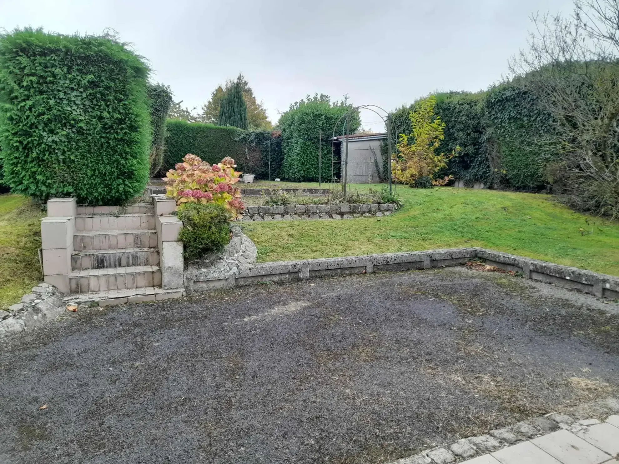 Maison spacieuse à La Capelle avec jardin et garage – Opportunité à saisir 