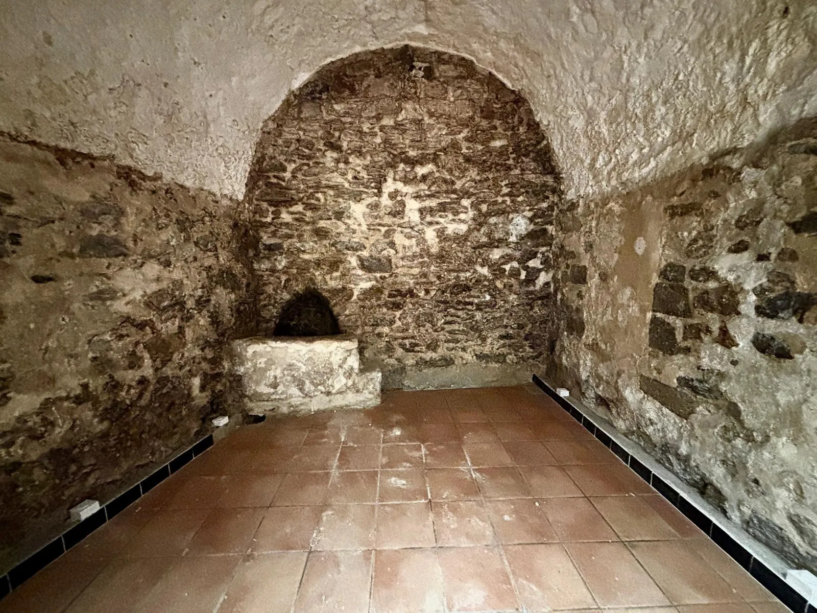 Studio en rez-de-chaussée de 28 m² avec cachet dans Hyères historique 