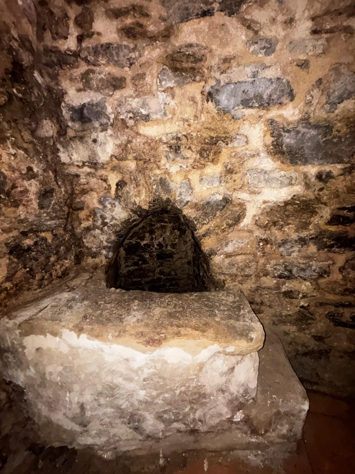 Studio en rez-de-chaussée de 28 m² avec cachet dans Hyères historique 