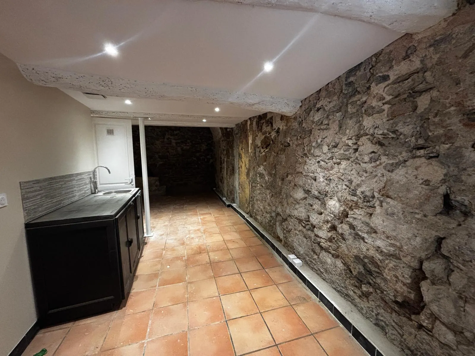 Studio en rez-de-chaussée de 28 m² avec cachet dans Hyères historique 