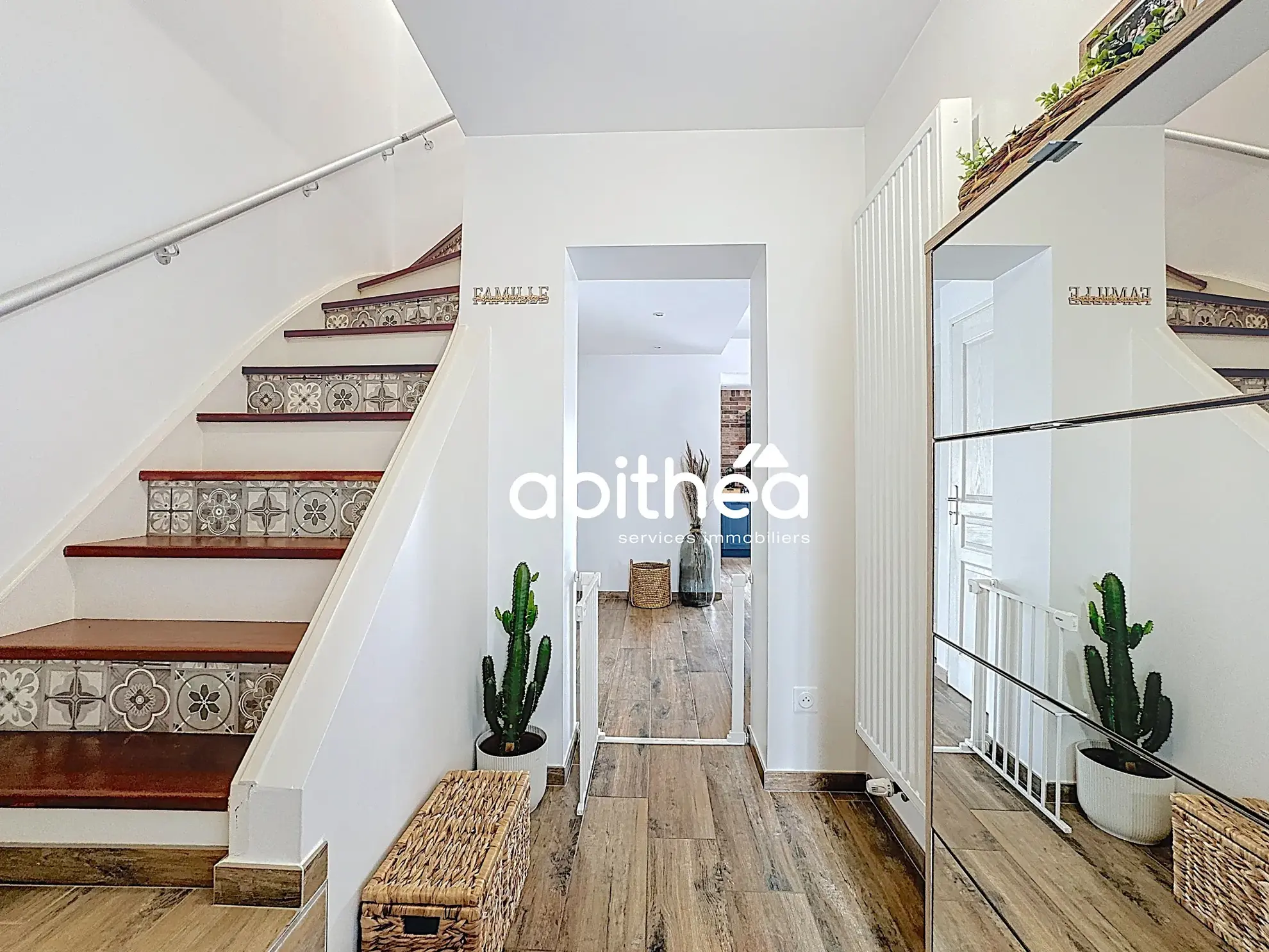 Maison rénovée de 95 m² à Neuville-Saint-Rémy avec jardin et garage 