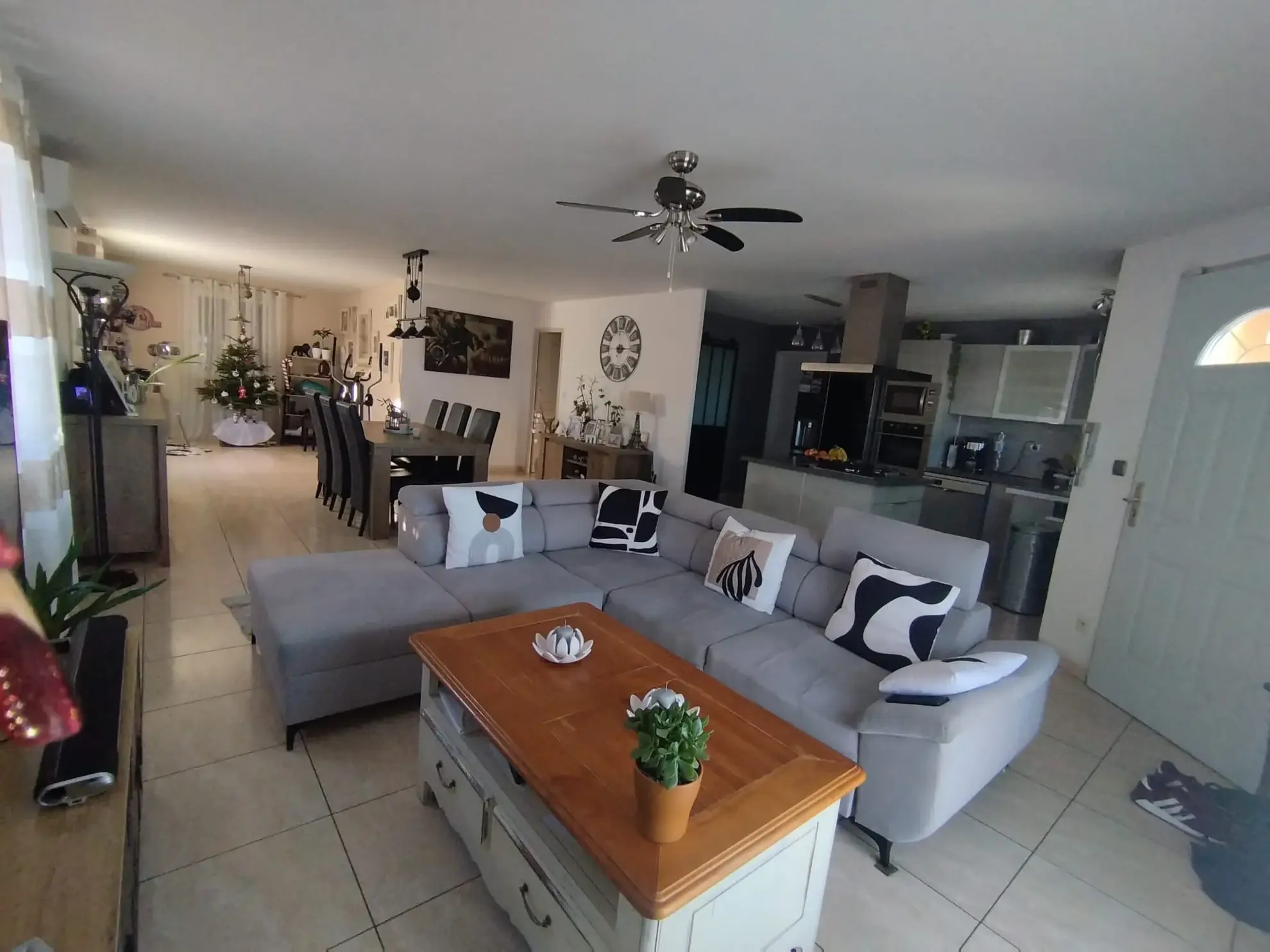 Magnifique villa avec piscine et jardin à Lezignan Corbieres 