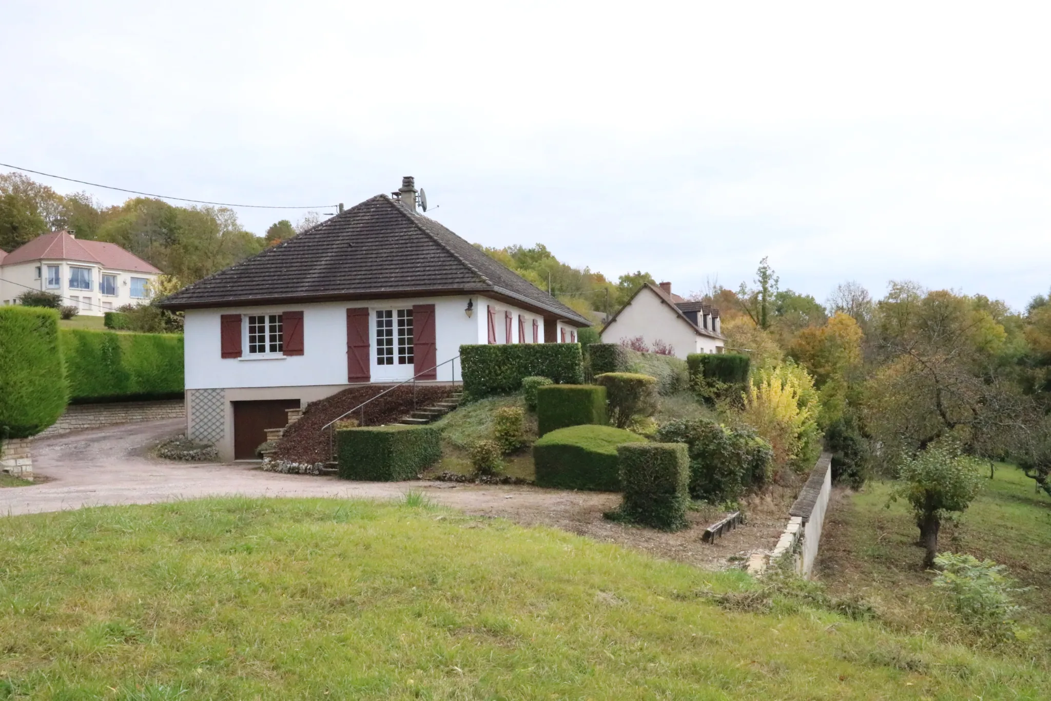 Maison 4 chambres avec garage et terrasse à Tanlay 89430